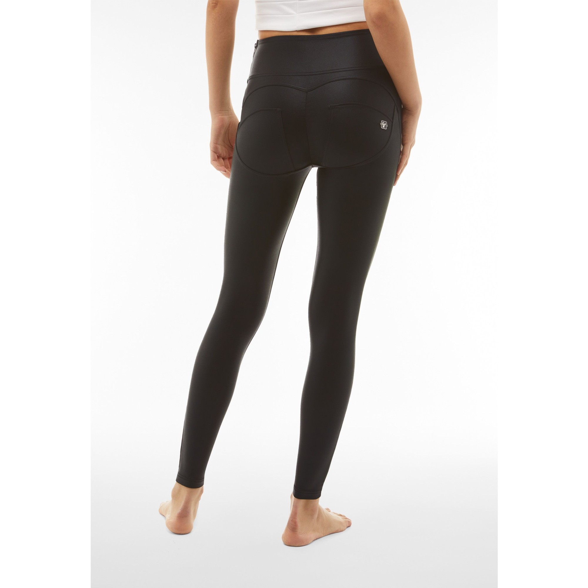 Freddy WR.UP® Tech Damen Push-Up Hose - High Waist Skinny - Wet Effect - Schwarz Freddy WR.UP® Tech Damen Push-Up Hose - High Waist Skinny - Wet Effect - Schwarz
