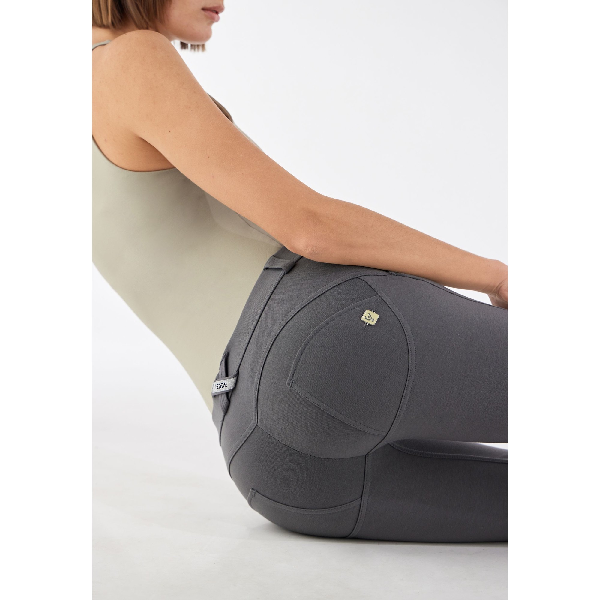 Freddy WR.UP® Damen Push-Up Hose - Regular Waist Super Skinny - Grau Freddy WR.UP® Damen Push-Up Hose - Regular Waist Super Skinny - Grau