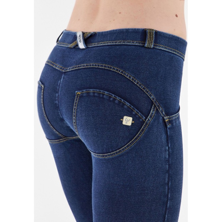 Freddy WR.UP® Damen Push-Up Jeans - Regular Waist Skinny - Indigoblau - Gelbe Nähte
