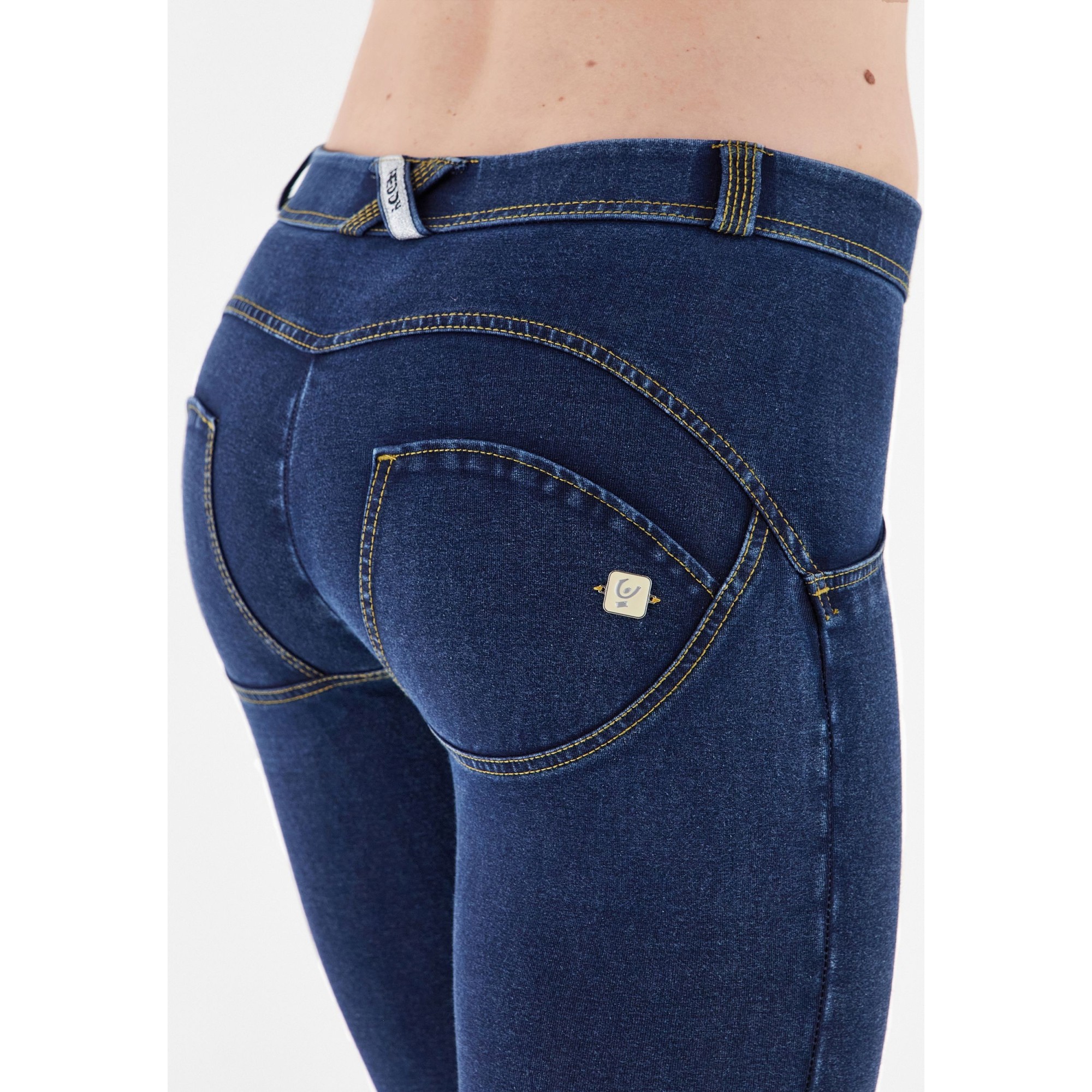 Freddy WR.UP® Damen Push-Up Jeans - Regular Waist Skinny - Indigoblau - Gelbe Nähte Freddy WR.UP® Damen Push-Up Jeans - Regular Waist Skinny - Indigoblau - Gelbe Nähte