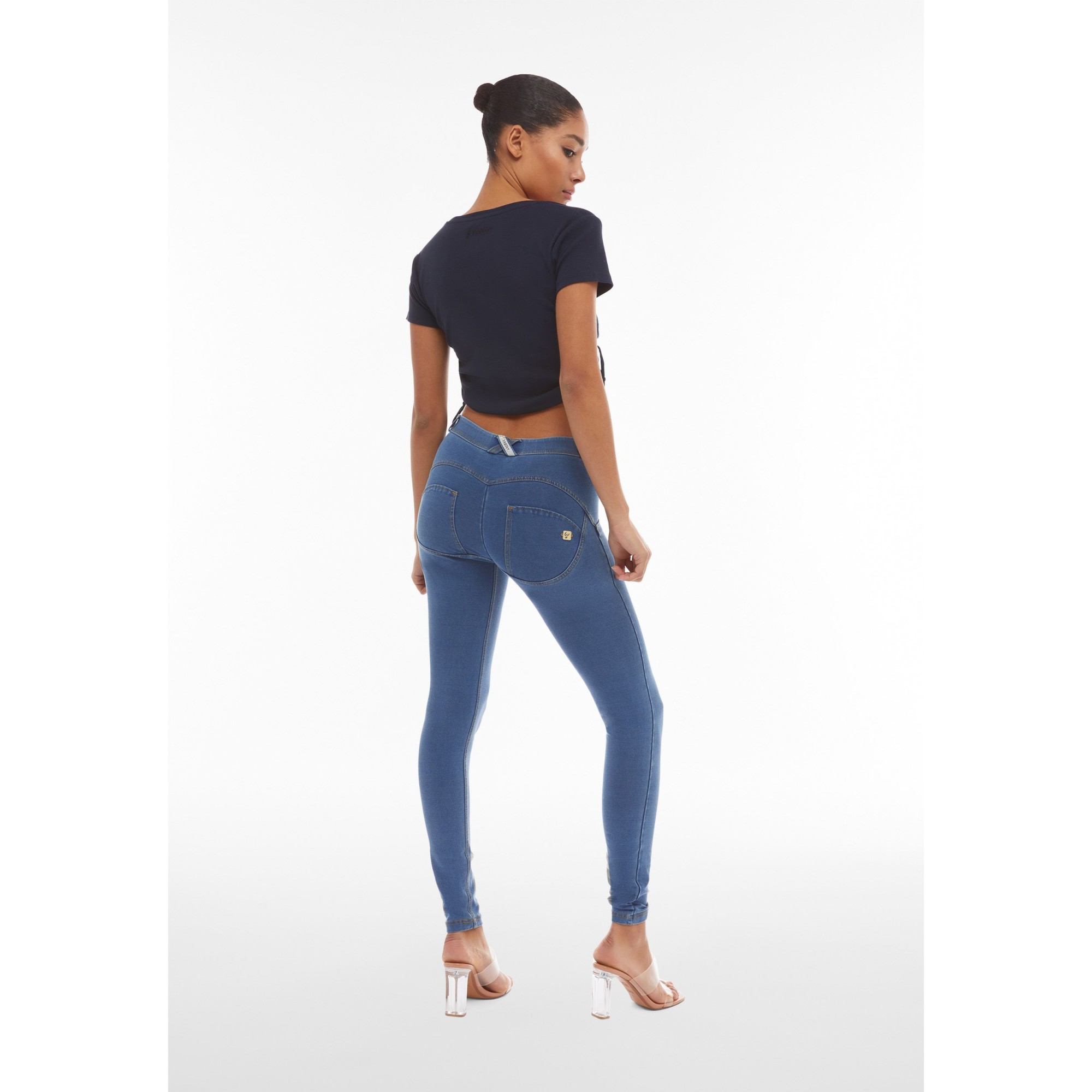 Freddy WR.UP® Damen Push-Up Jeans - Regular Waist Skinny - Hellblau - Gelbe Nähte Freddy WR.UP® Damen Push-Up Jeans - Regular Waist Skinny - Hellblau - Gelbe Nähte