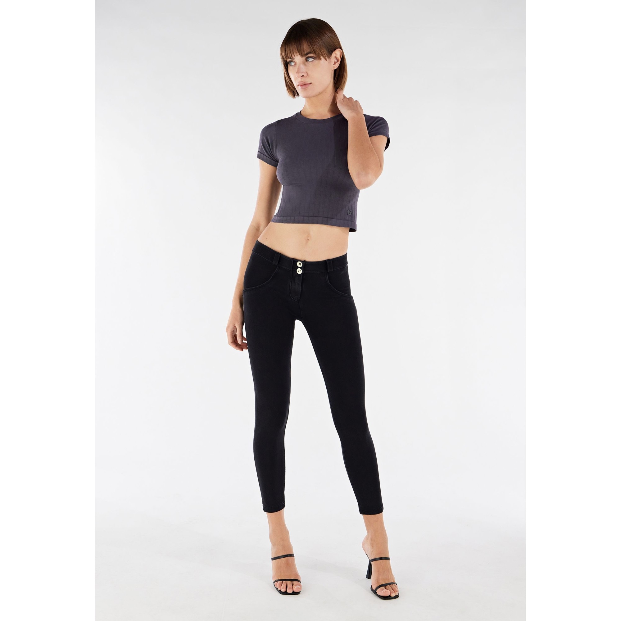 Freddy WR.UP® Damen Push-Up Jeans - 7/8 Regular Waist Skinny - Schwarz - Schwarze Nähte Freddy WR.UP® Damen Push-Up Jeans - 7/8 Regular Waist Skinny - Schwarz - Schwarze Nähte