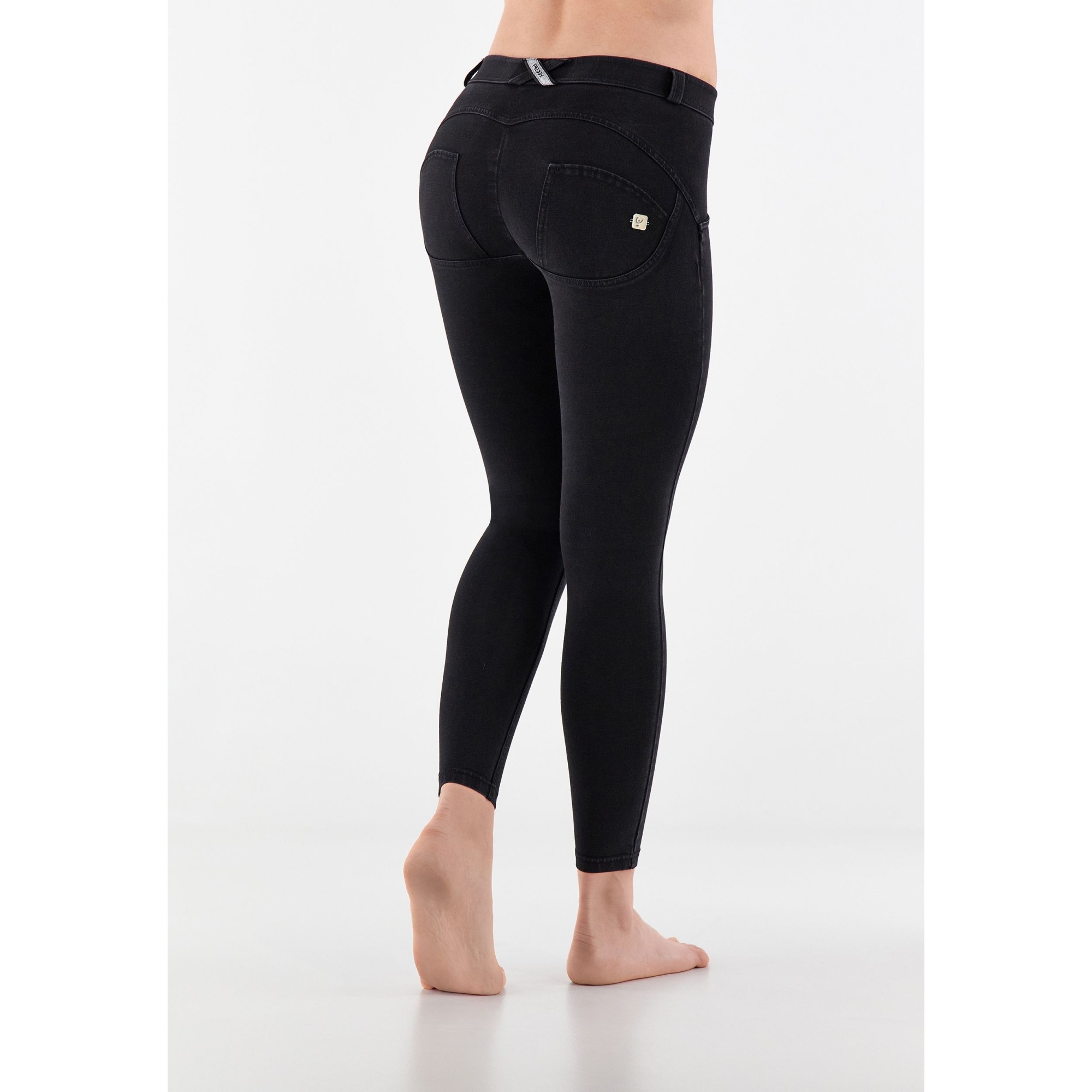 Freddy WR.UP® Damen Push-Up Jeans - 7/8 Regular Waist Skinny - Schwarz - Schwarze Nähte Freddy WR.UP® Damen Push-Up Jeans - 7/8 Regular Waist Skinny - Schwarz - Schwarze Nähte