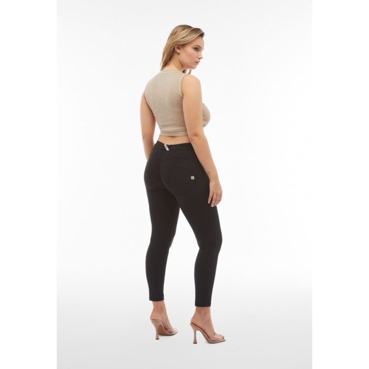 Freddy WR.UP® D.I.W.O.® Plus Damen Push-Up Hose - 7/8 Regular Waist Super Skinny - Schwarz