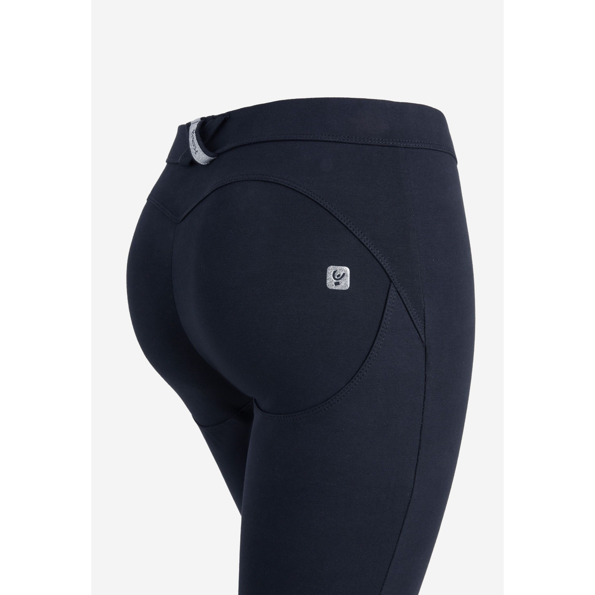 Freddy WR.UP® Core Damen Push-Up Hose - 7/8 Regular Waist Super Skinny - Dunkelblau Freddy WR.UP® Core Damen Push-Up Hose - 7/8 Regular Waist Super Skinny - Dunkelblau