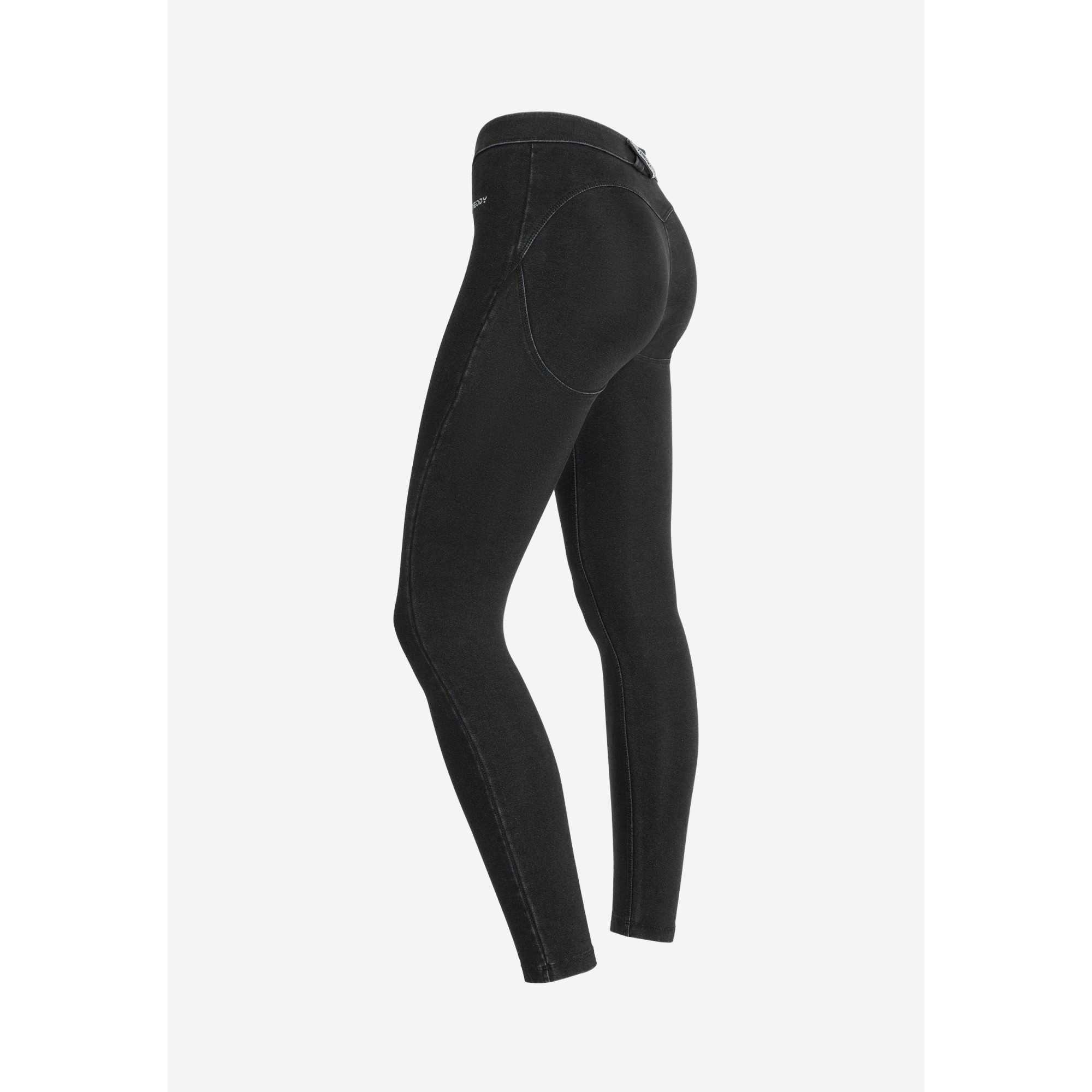 Freddy WR.UP® Core Damen Push-Up Jeans - 7/8 Regular Waist Super Skinny - Schwarz – Schwarze Nähte - J7N Freddy WR.UP® Core Damen Push-Up Jeans - 7/8 Regular Waist Super Skinny - Schwarz – Schwarze Nähte - J7N