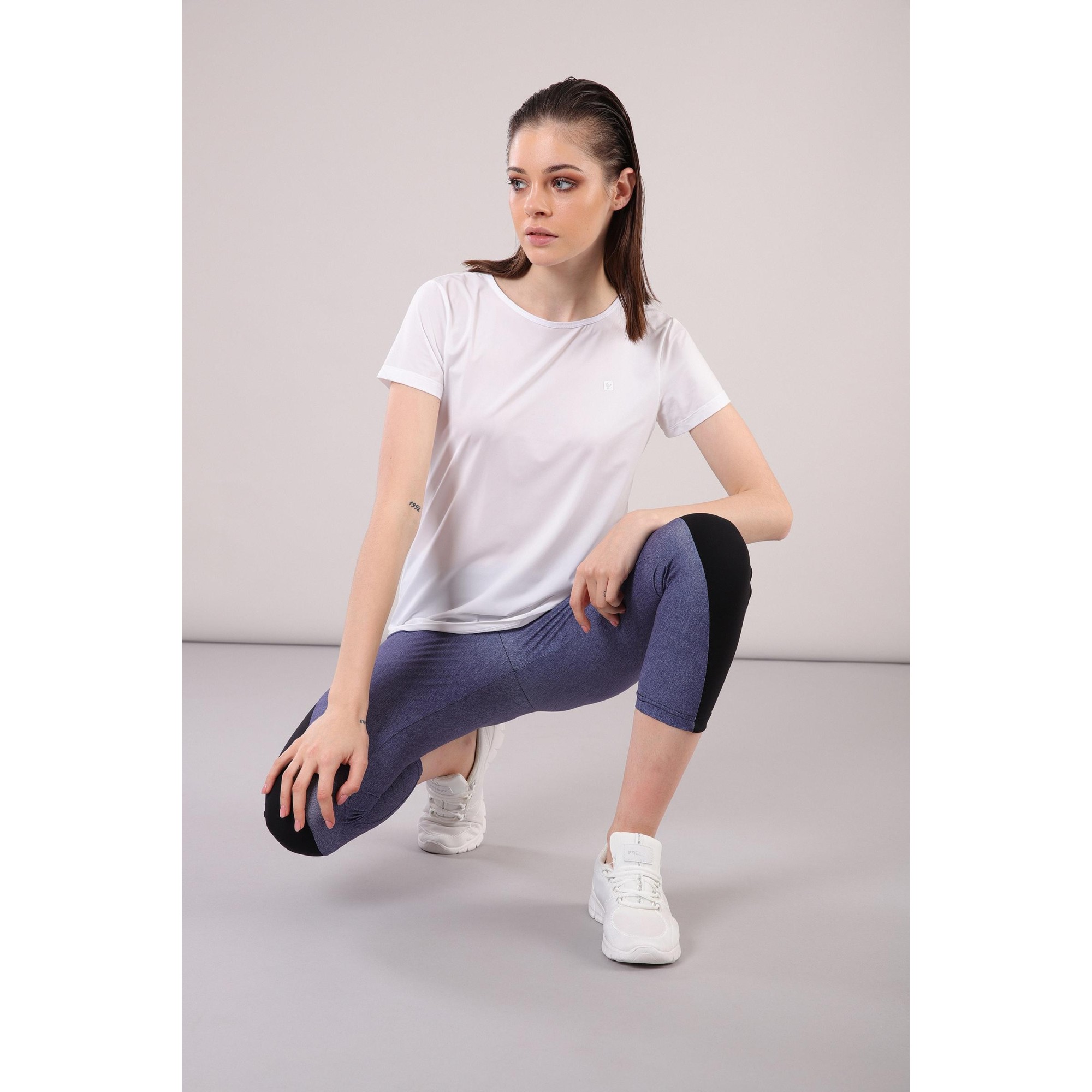 Freddy Yoga T-Shirt - Öffnung am Rücken - Made in Italy - White - Black - WN0 Freddy Yoga T-Shirt - Öffnung am Rücken - Made in Italy - White - Black - WN0