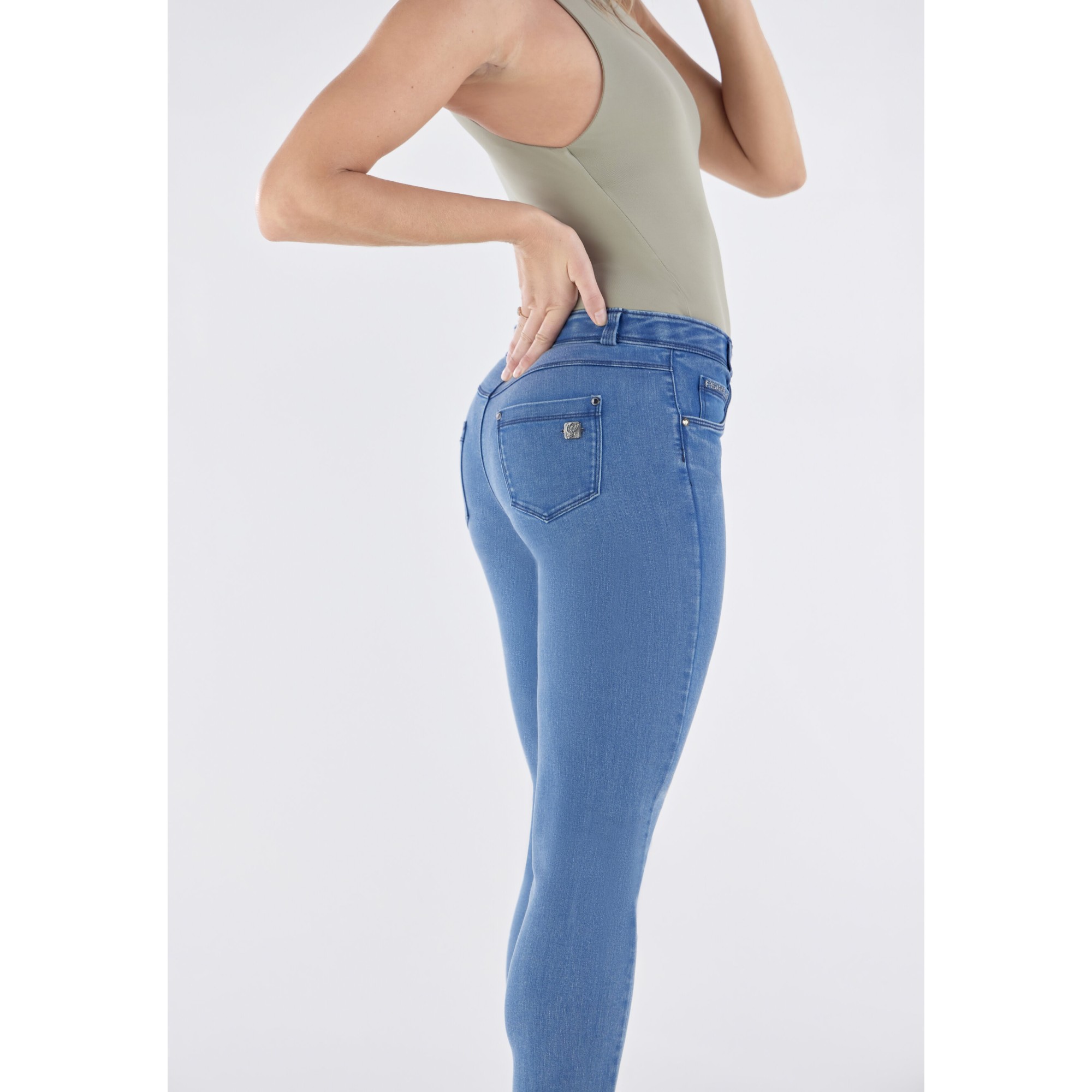 Freddy Fit Jeans - Regular Waist Skinny - Clear Denim - Blue Seam - J4B Freddy Fit Jeans - Regular Waist Skinny - Clear Denim - Blue Seam - J4B