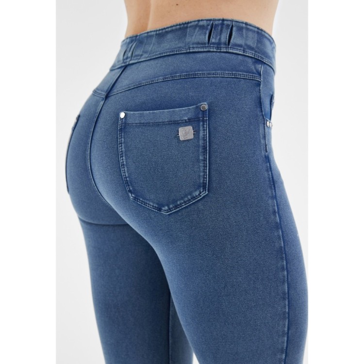 Freddy N.O.W.® Damen Comfort Hose - 7/8 Mid Waist Flare - Eisblau - Blaue Nähte - J111B