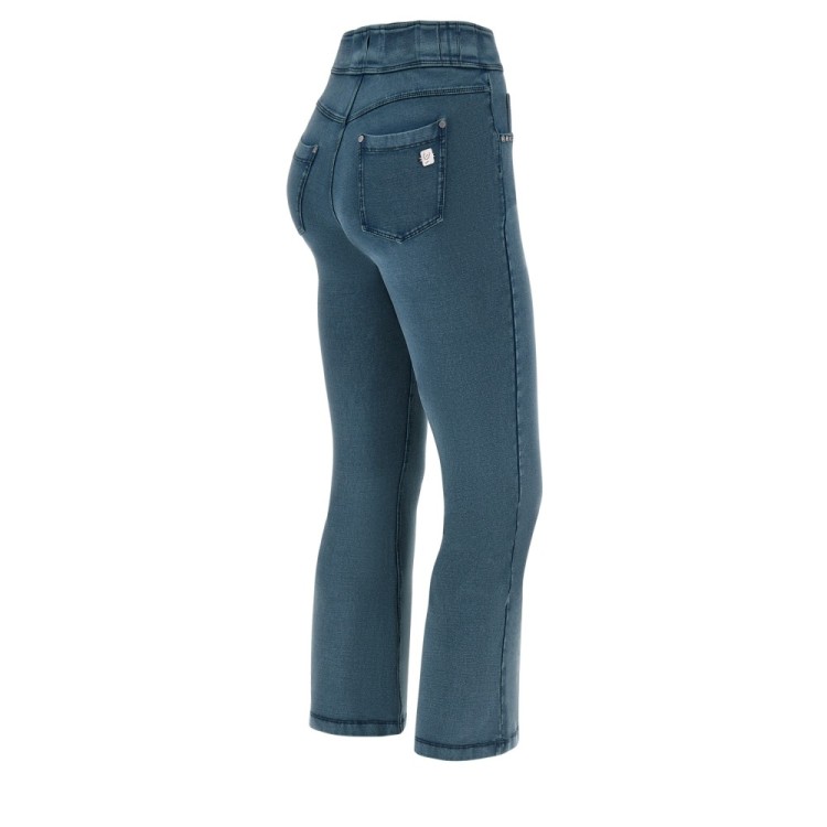 Freddy N.O.W.® Damen Comfort Hose - 7/8 Mid Waist Flare - Eisblau - Blaue Nähte - J111B
