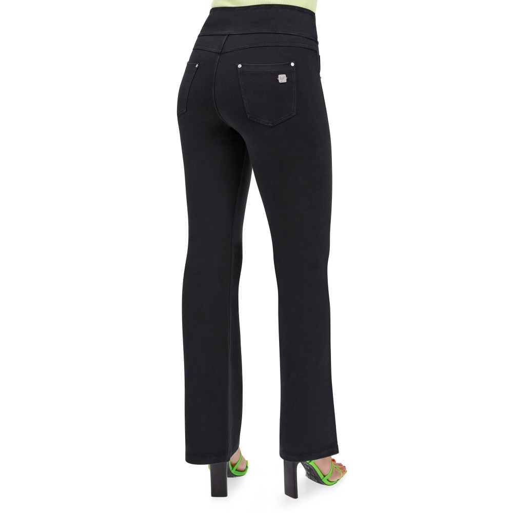 Freddy N.O.W.® Yoga Damen Comfort Hose - Mid Waist Straight - umschlagbarer Taillenbund - Garment Dyed - Schwarz - N0