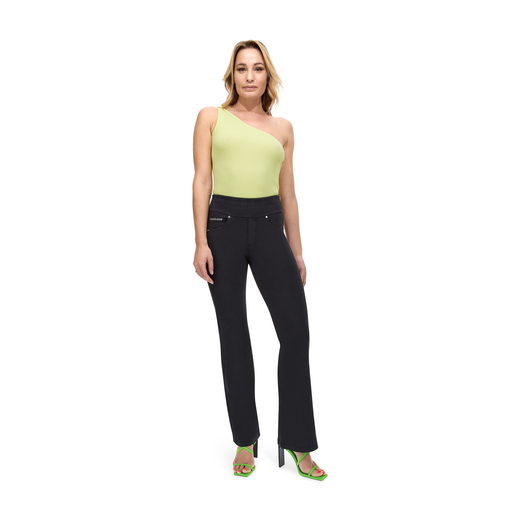Freddy N.O.W.® Yoga Damen Comfort Hose - Mid Waist Straight - umschlagbarer Taillenbund - Garment Dyed - Schwarz - N0 Freddy N.O.W.® Yoga Damen Comfort Hose - Mid Waist Straight - umschlagbarer Taillenbund - Garment Dyed - Schwarz - N0