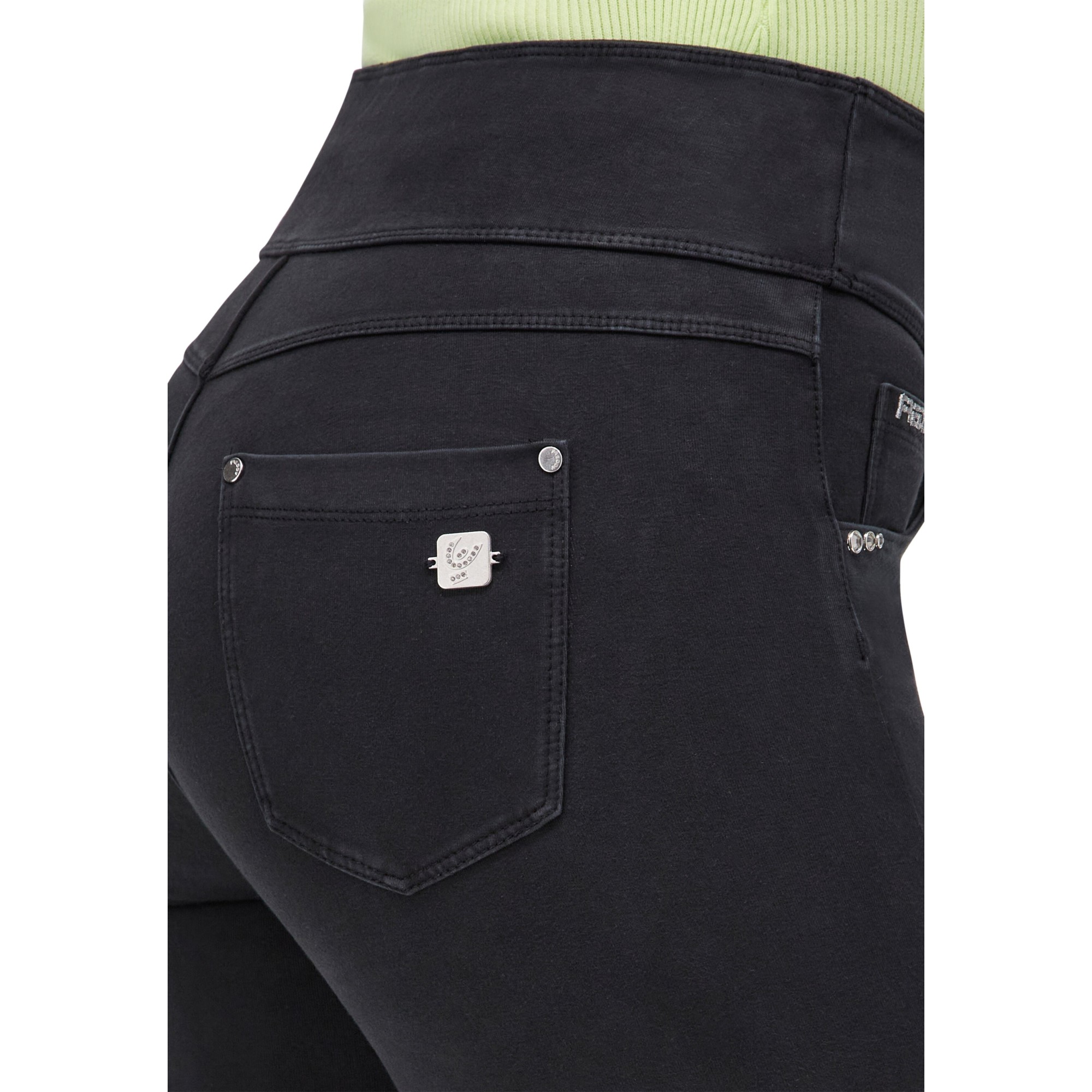 Freddy N.O.W.® Yoga Damen Comfort Hose - Mid Waist Straight - umschlagbarer Taillenbund - Garment Dyed - Schwarz - N0 Freddy N.O.W.® Yoga Damen Comfort Hose - Mid Waist Straight - umschlagbarer Taillenbund - Garment Dyed - Schwarz - N0