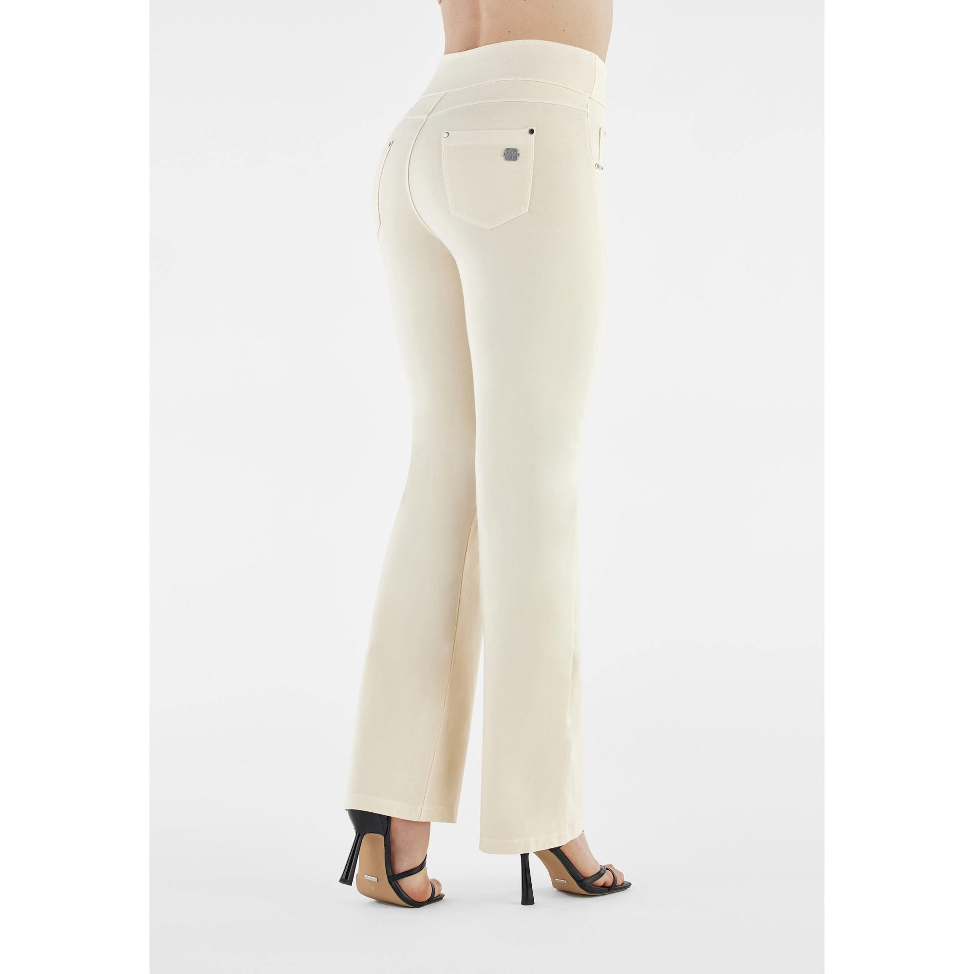 Freddy N.O.W.® Yoga Damen Comfort Hose - Mid Waist Straight - umschlagbarer Taillenbund - Garment Dyed - Beige - Z115 Freddy N.O.W.® Yoga Damen Comfort Hose - Mid Waist Straight - umschlagbarer Taillenbund - Garment Dyed - Beige - Z115