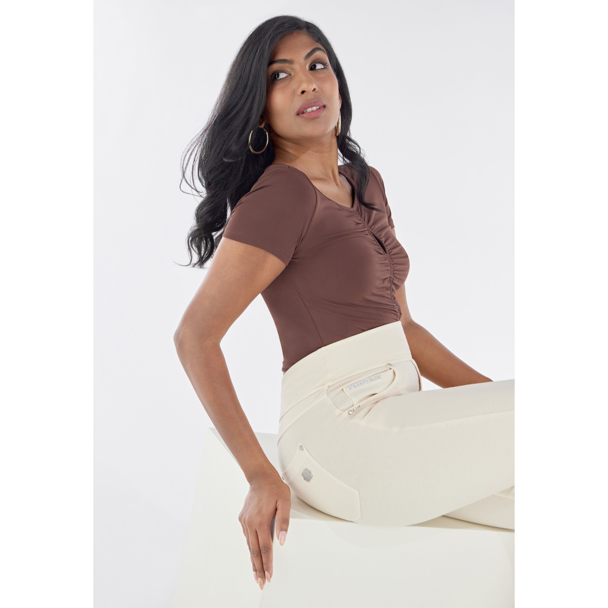 Freddy N.O.W.® Yoga Damen Comfort Hose - Mid Waist Straight - umschlagbarer Taillenbund - Garment Dyed - Beige - Z115 Freddy N.O.W.® Yoga Damen Comfort Hose - Mid Waist Straight - umschlagbarer Taillenbund - Garment Dyed - Beige - Z115