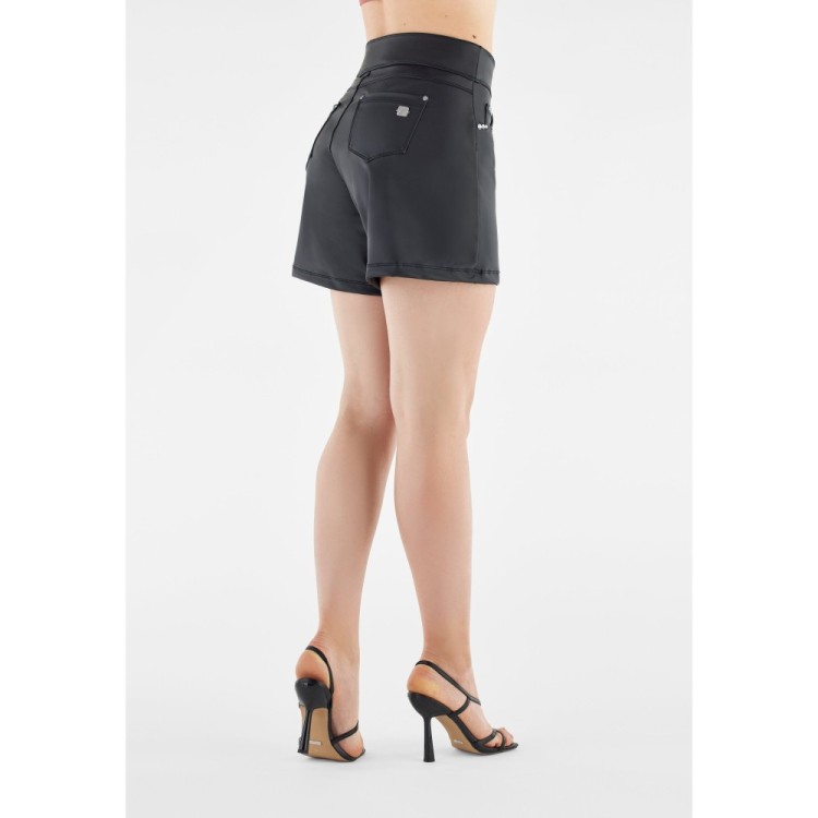Freddy N.O.W.® Vegan Leather Yoga Damen Comfort Ledershorts - Mid Waist Wide Leg - Schwarz - N0