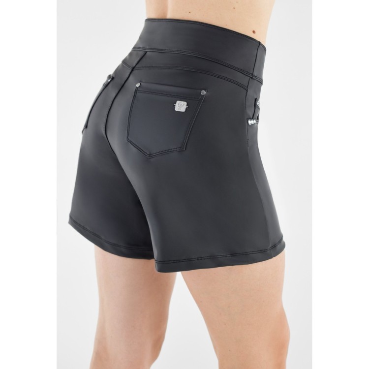 Freddy N.O.W.® Vegan Leather Yoga Damen Comfort Ledershorts - Mid Waist Wide Leg - Schwarz - N0