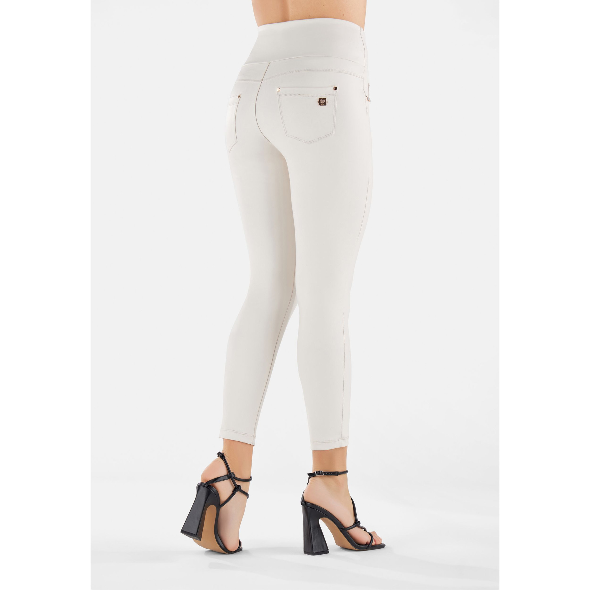 Freddy N.O.W.® Yoga Vegan Leather Damen Comfort Lederhose - High High Waist Super Skinny - Weißgrau - Z102 Freddy N.O.W.® Yoga Vegan Leather Damen Comfort Lederhose - High High Waist Super Skinny - Weißgrau - Z102
