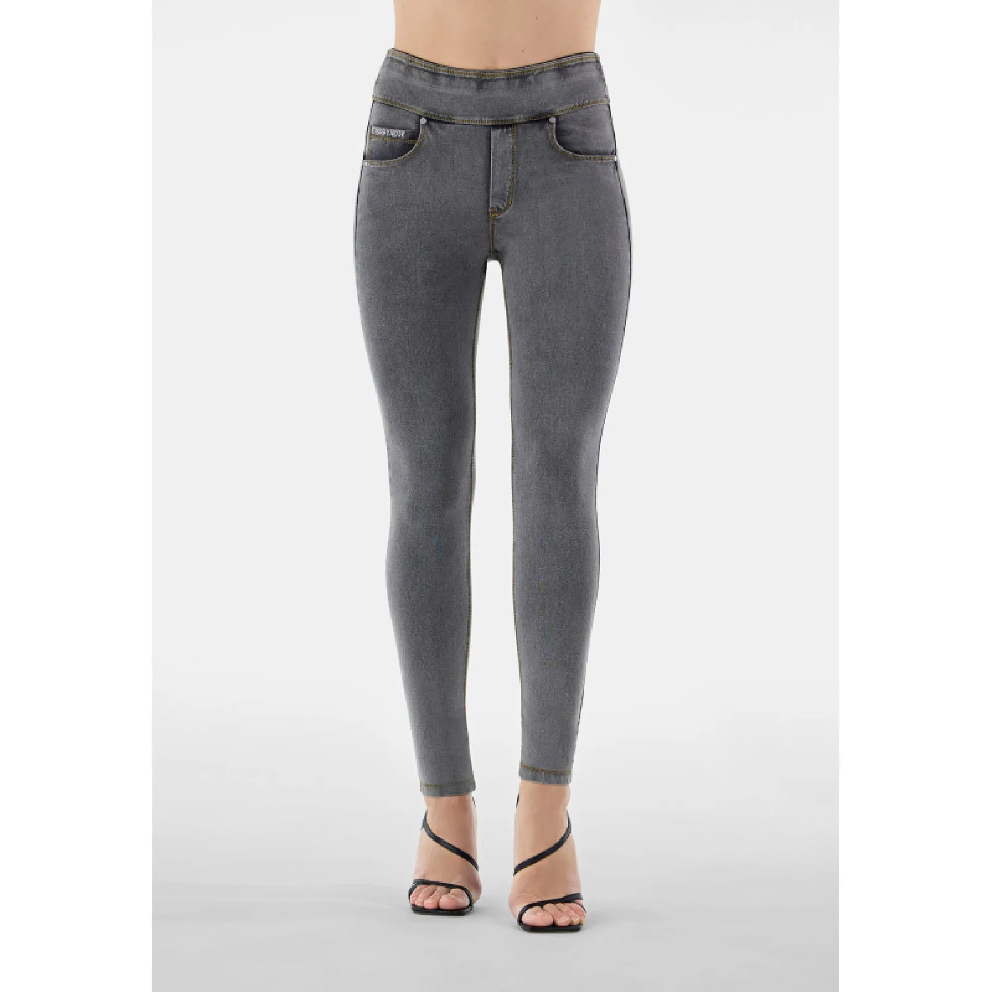 Freddy N.O.W.® Yoga Damen Comfort Jeans - Mid Waist Skinny - Grau – Gelbe Nähte - J3Y Freddy N.O.W.® Yoga Damen Comfort Jeans - Mid Waist Skinny - Grau – Gelbe Nähte - J3Y