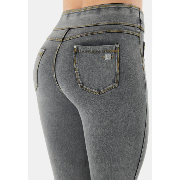 Freddy N.O.W.® Yoga Damen Comfort Jeans - Mid Waist Skinny - Grau – Gelbe Nähte - J3Y