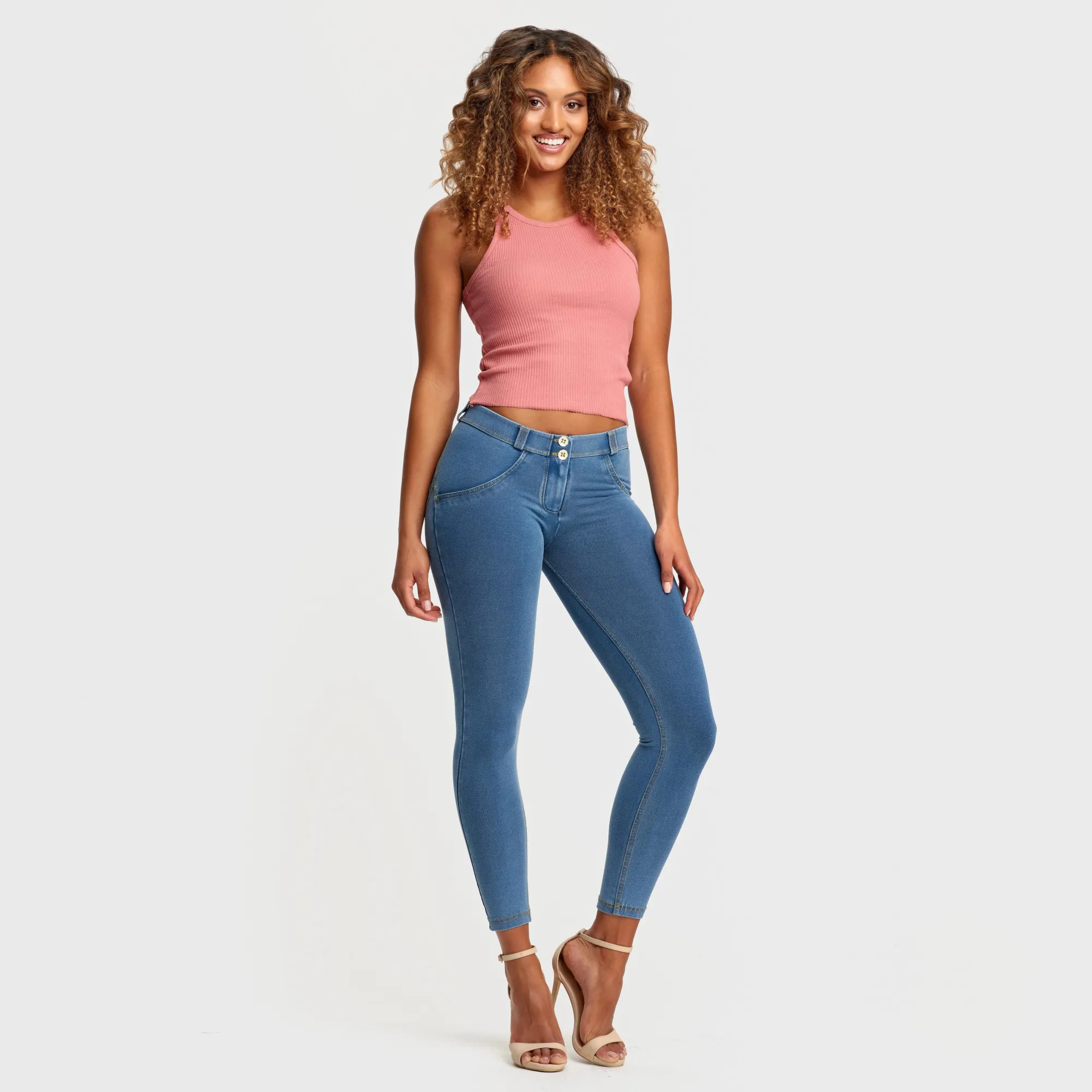 Freddy WR.UP® Damen Push-Up Jeans - 7/8 Regular Waist Skinny - Hellblau - Gelbe Nähte Freddy WR.UP® Damen Push-Up Jeans - 7/8 Regular Waist Skinny - Hellblau - Gelbe Nähte