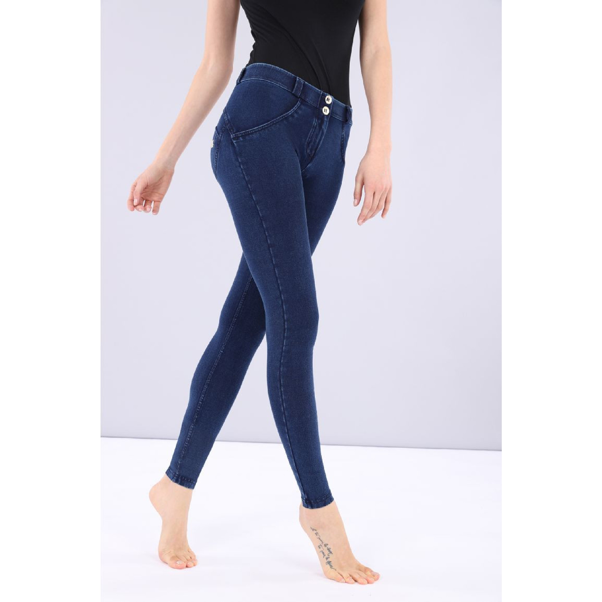 Freddy WR.UP® Damen Push-Up Jeans - Regular Waist Super Skinny - Indigoblau - Blaue Nähte Freddy WR.UP® Damen Push-Up Jeans - Regular Waist Super Skinny - Indigoblau - Blaue Nähte