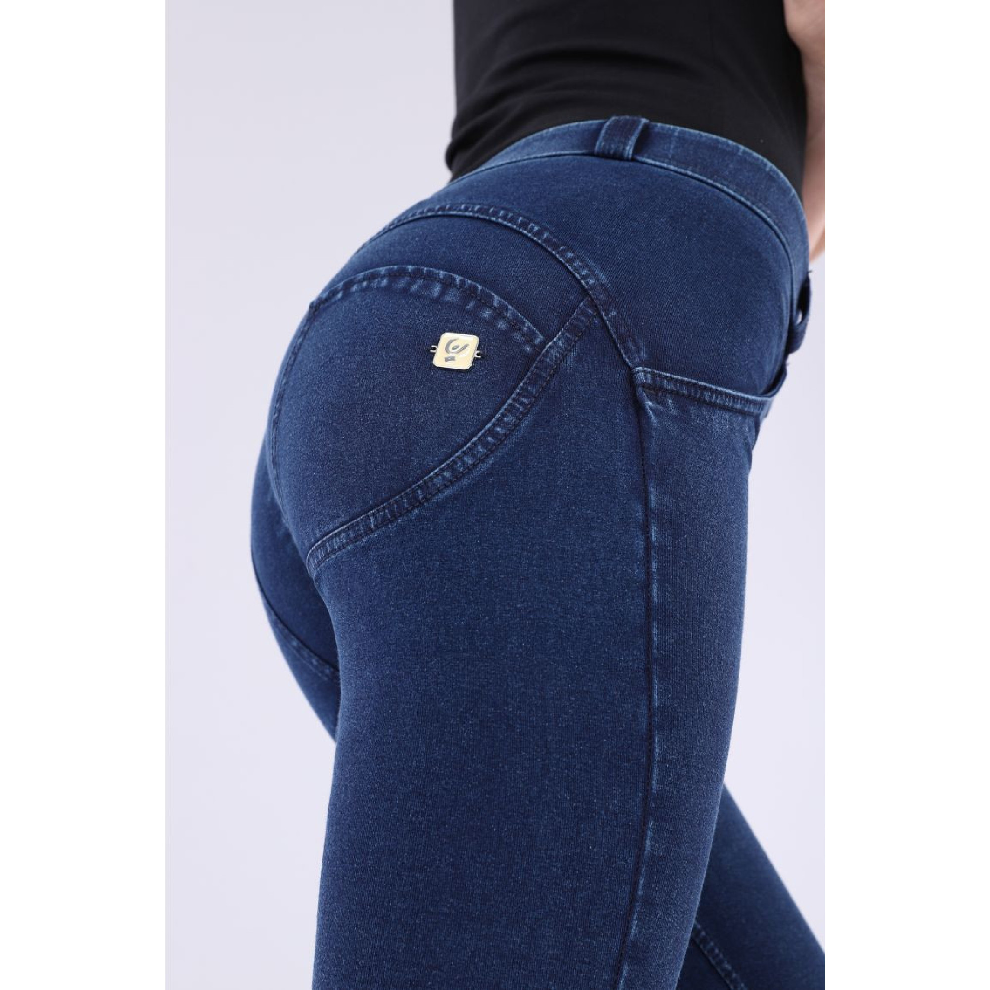 Freddy WR.UP® Damen Push-Up Jeans - Regular Waist Super Skinny - Indigoblau - Blaue Nähte Freddy WR.UP® Damen Push-Up Jeans - Regular Waist Super Skinny - Indigoblau - Blaue Nähte