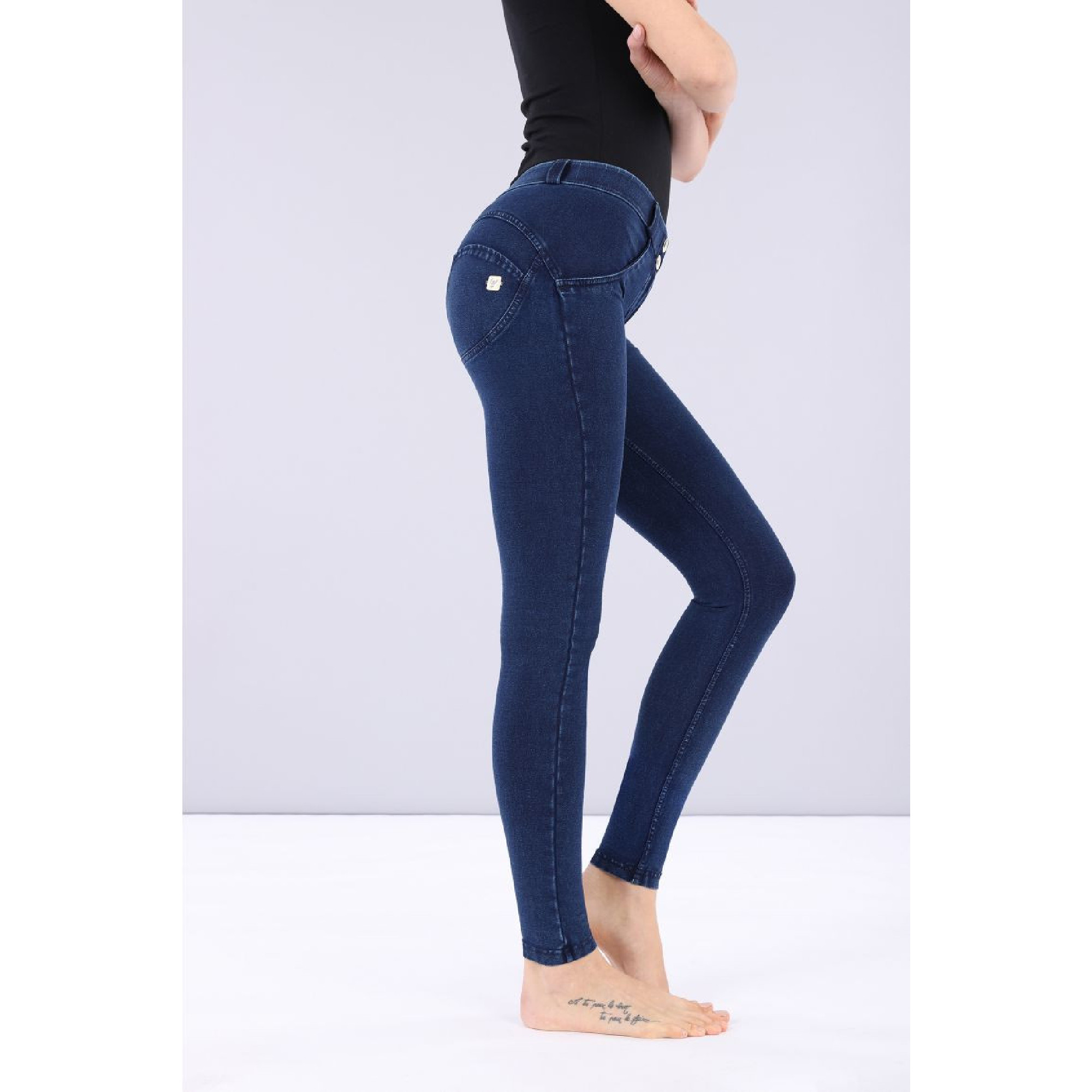 Freddy WR.UP® Damen Push-Up Jeans - Regular Waist Super Skinny - Indigoblau - Blaue Nähte Freddy WR.UP® Damen Push-Up Jeans - Regular Waist Super Skinny - Indigoblau - Blaue Nähte