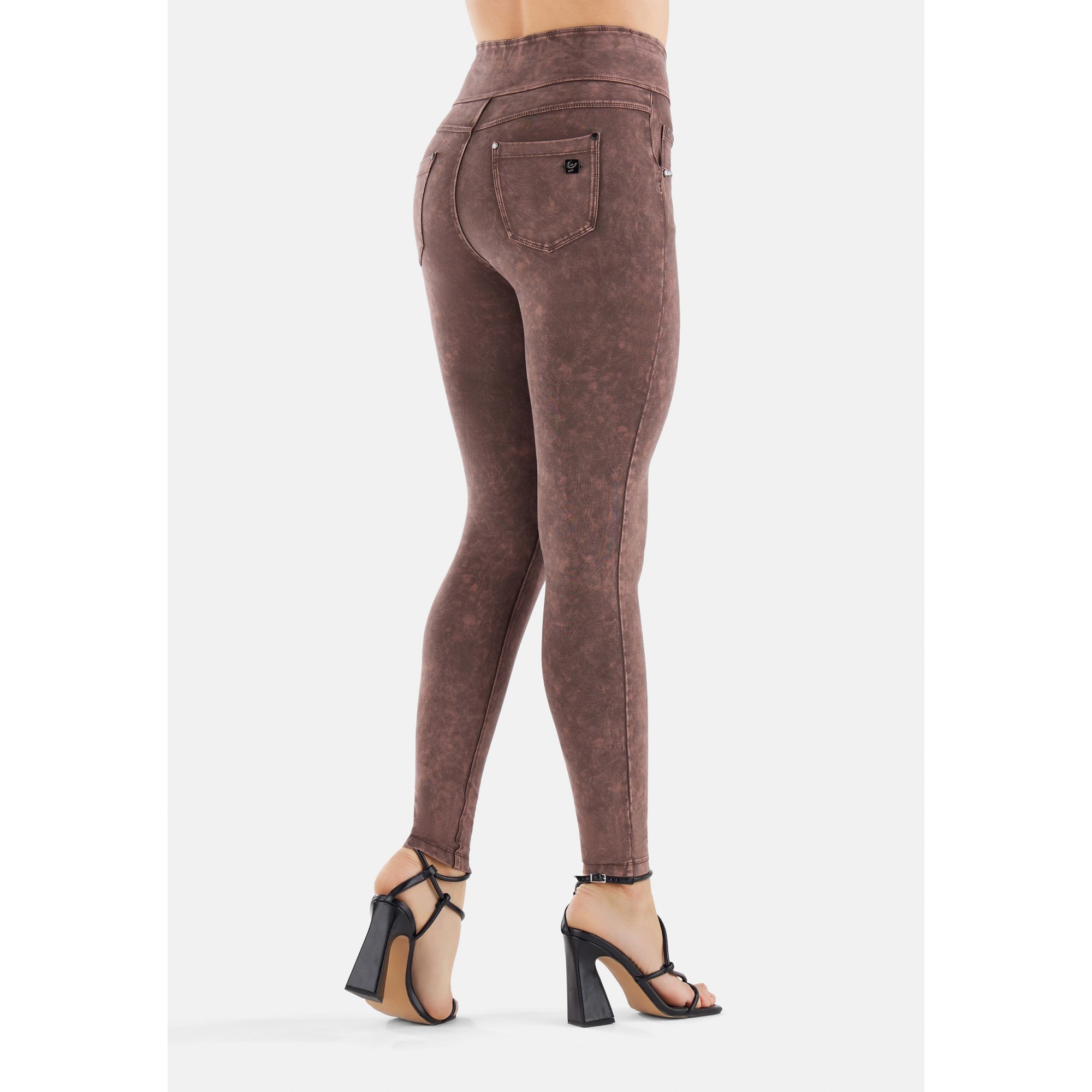Freddy N.O.W.® Yoga Damen Comfort Jeans - High Waist Skinny - Stückgefärbt - Dunkelbraun - M29 Freddy N.O.W.® Yoga Damen Comfort Jeans - High Waist Skinny - Stückgefärbt - Dunkelbraun - M29