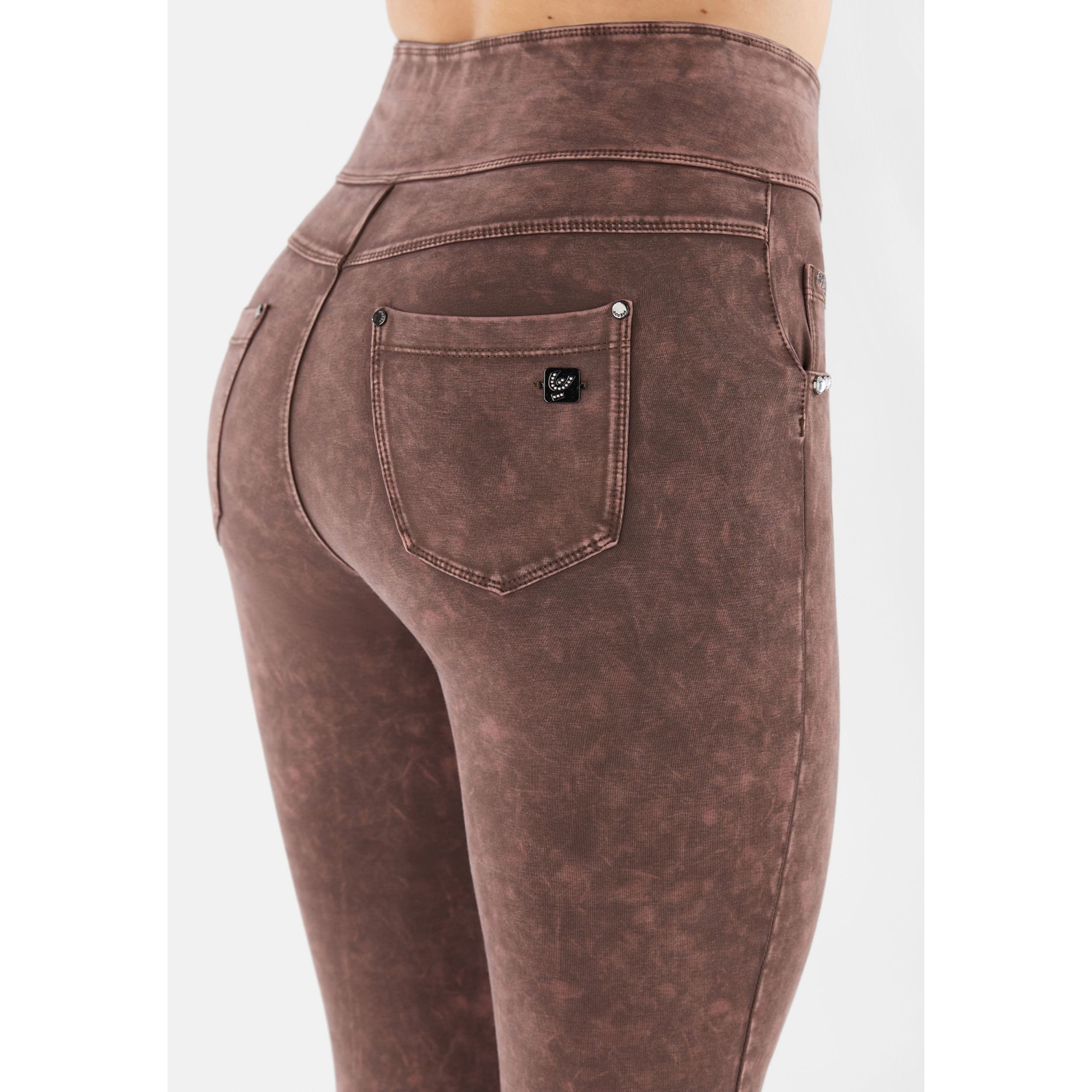 Freddy N.O.W.® Yoga Damen Comfort Jeans - High Waist Skinny - Stückgefärbt - Dunkelbraun - M29 Freddy N.O.W.® Yoga Damen Comfort Jeans - High Waist Skinny - Stückgefärbt - Dunkelbraun - M29