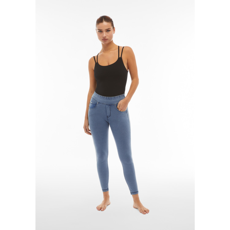 Freddy N.O.W.® Yoga Eco Damen Comfort Jeans - 7/8 Mid Waist Skinny - Denim hell - Blaue Nähte - J107B