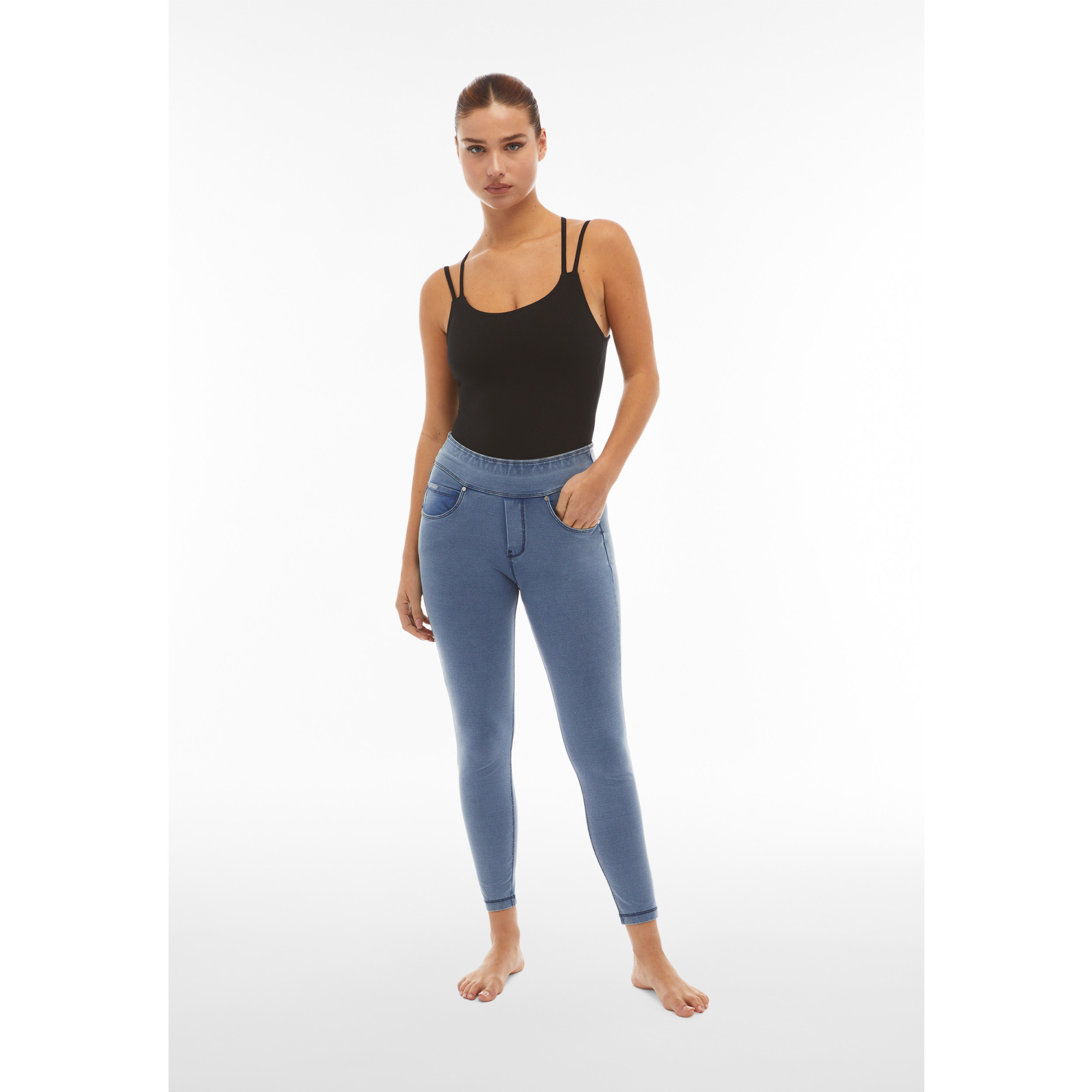 Freddy N.O.W.® Yoga Eco Damen Comfort Jeans - 7/8 Mid Waist Skinny - Denim hell - Blaue Nähte - J107B Freddy N.O.W.® Yoga Eco Damen Comfort Jeans - 7/8 Mid Waist Skinny - Denim hell - Blaue Nähte - J107B