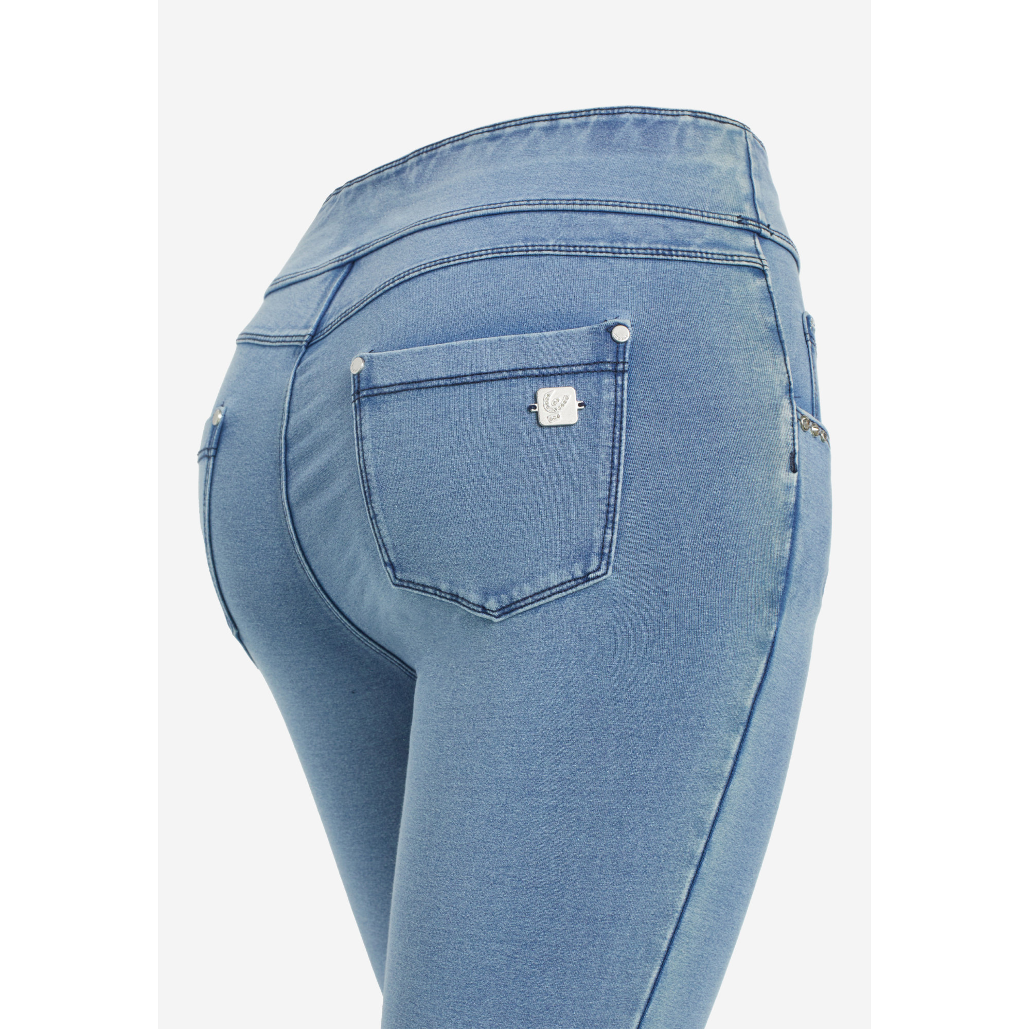Freddy N.O.W.® Yoga Eco Damen Comfort Jeans - 7/8 Mid Waist Skinny - Denim hell - Blaue Nähte - J107B Freddy N.O.W.® Yoga Eco Damen Comfort Jeans - 7/8 Mid Waist Skinny - Denim hell - Blaue Nähte - J107B