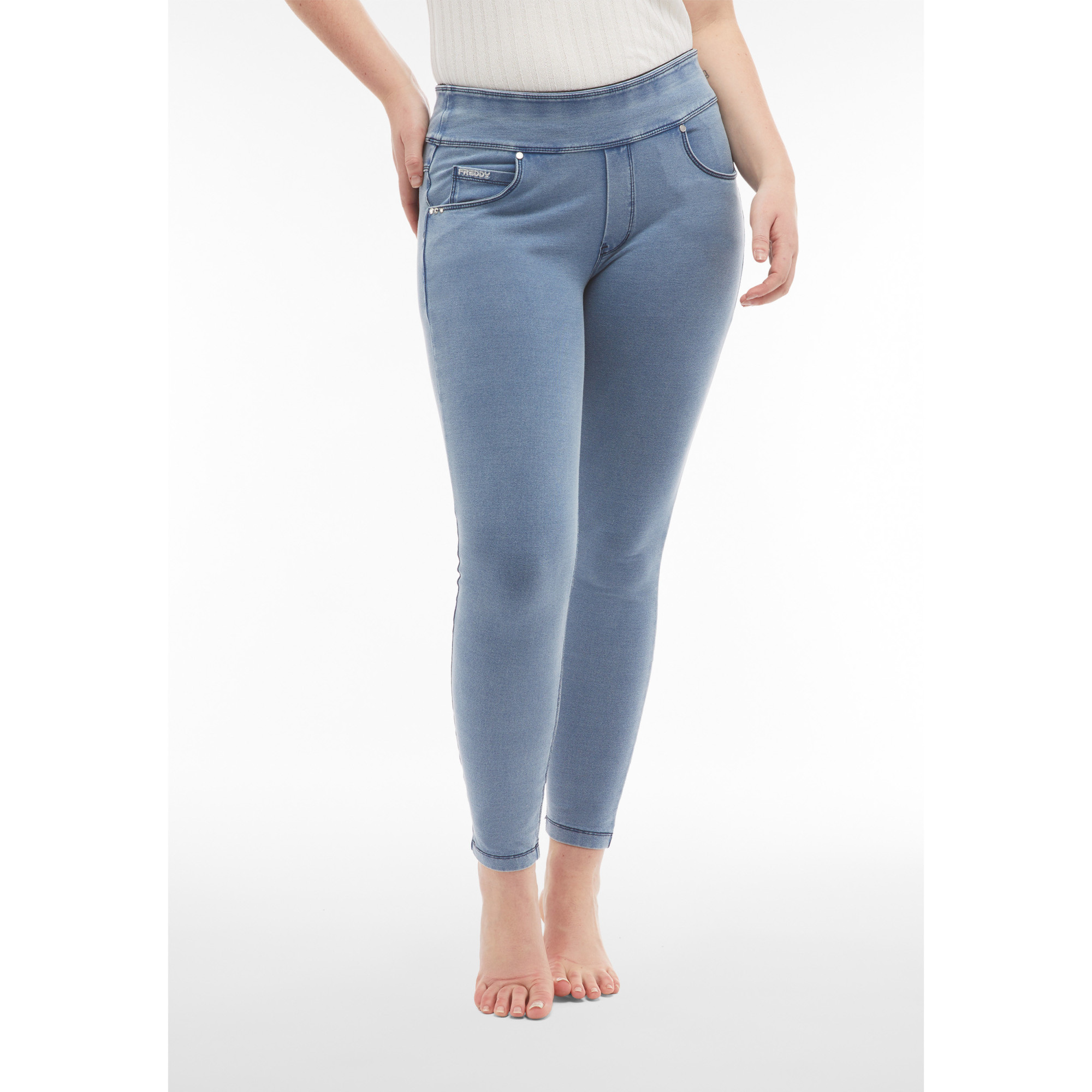Freddy N.O.W.® Yoga Eco Damen Comfort Jeans - 7/8 Mid Waist Skinny - Denim hell - Blaue Nähte - J107B Freddy N.O.W.® Yoga Eco Damen Comfort Jeans - 7/8 Mid Waist Skinny - Denim hell - Blaue Nähte - J107B