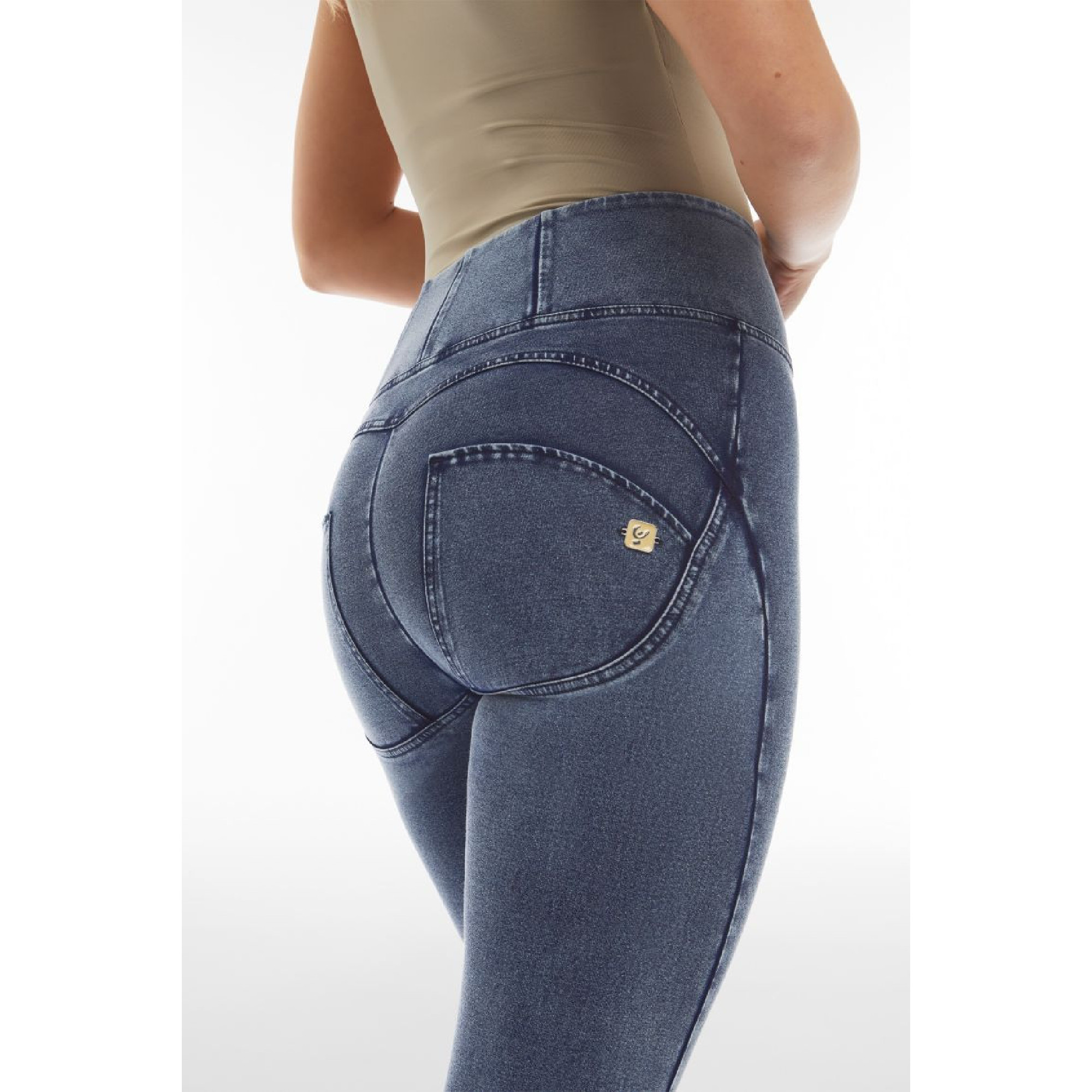 Freddy WR.UP® Damen Push-Up Jeans - 7/8 High Waist Skinny - Denim hell - Blaue Nähte - J109B Freddy WR.UP® Damen Push-Up Jeans - 7/8 High Waist Skinny - Denim hell - Blaue Nähte - J109B