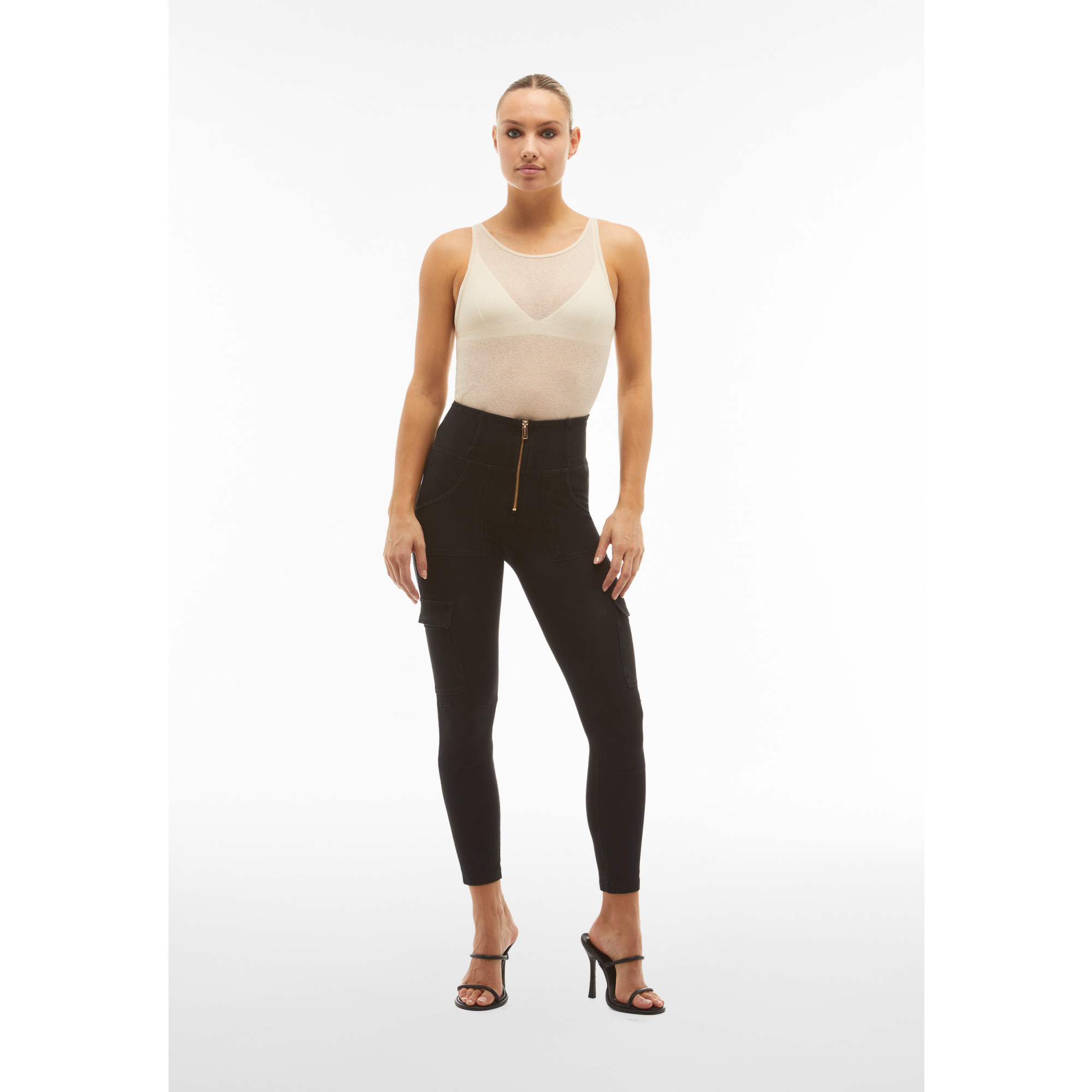 Freddy WR.UP® Damen Push-Up Jeans - 7/8 High Waist Skinny - Cargotaschen - Schwarz – Schwarze Nähte - J7N Freddy WR.UP® Damen Push-Up Jeans - 7/8 High Waist Skinny - Cargotaschen - Schwarz – Schwarze Nähte - J7N