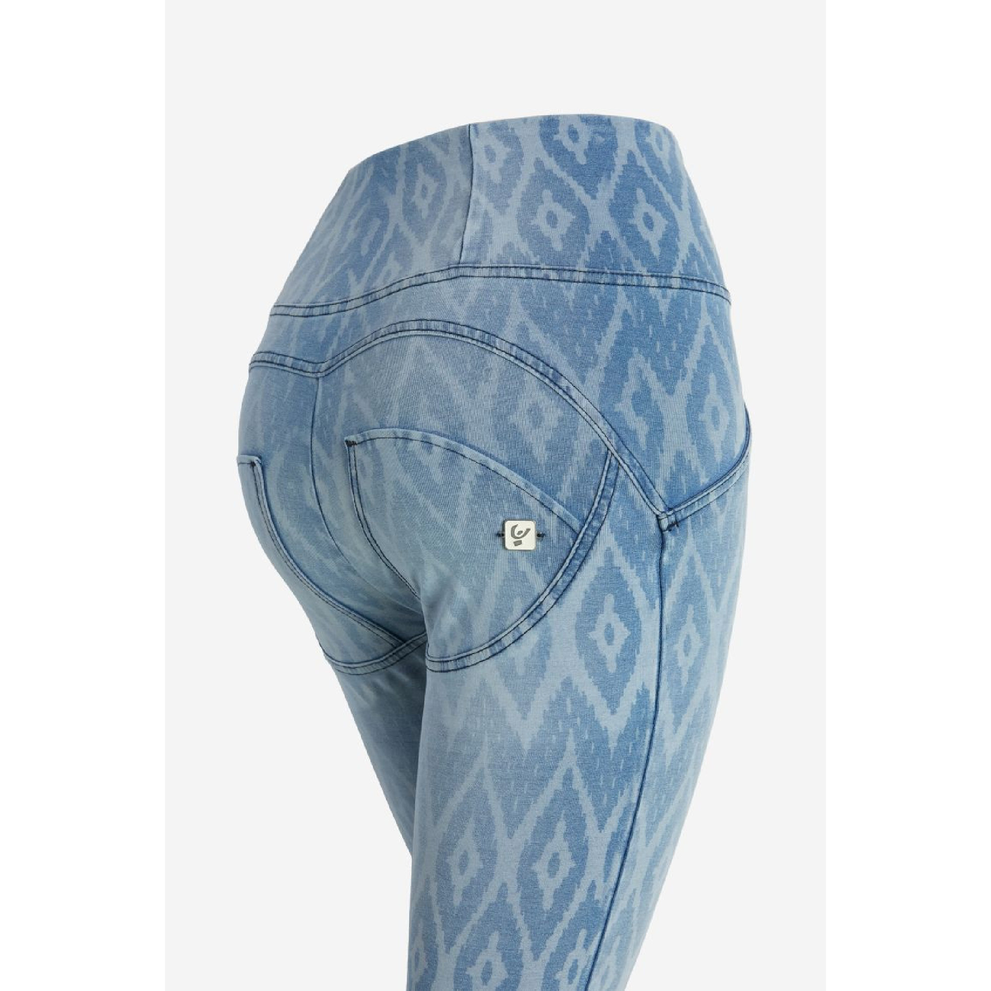 Freddy WR.UP® Damen Push-Up Jeans - 7/8 High Waist Skinny - Allover Laserprint - Denim - Blaue Nähte - J170B Freddy WR.UP® Damen Push-Up Jeans - 7/8 High Waist Skinny - Allover Laserprint - Denim - Blaue Nähte - J170B