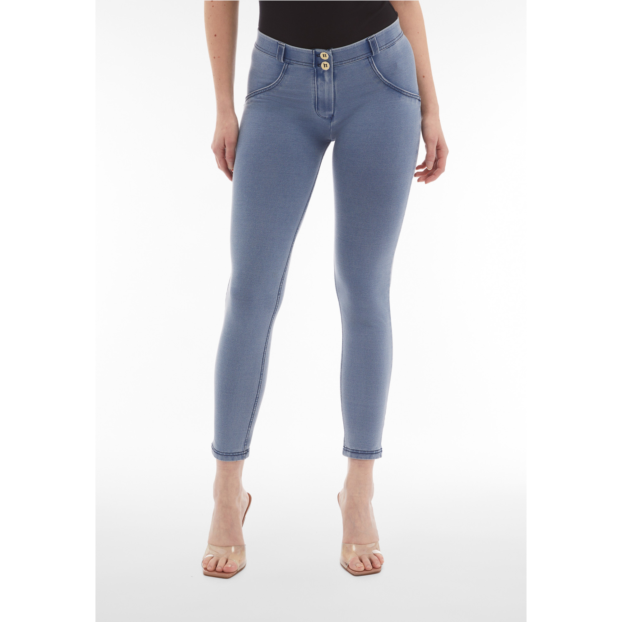 Freddy WR.UP® Damen Push-Up Jeans - 7/8 Regular Waist Skinny - Denim hell - Blaue Nähte - J107B Freddy WR.UP® Damen Push-Up Jeans - 7/8 Regular Waist Skinny - Denim hell - Blaue Nähte - J107B