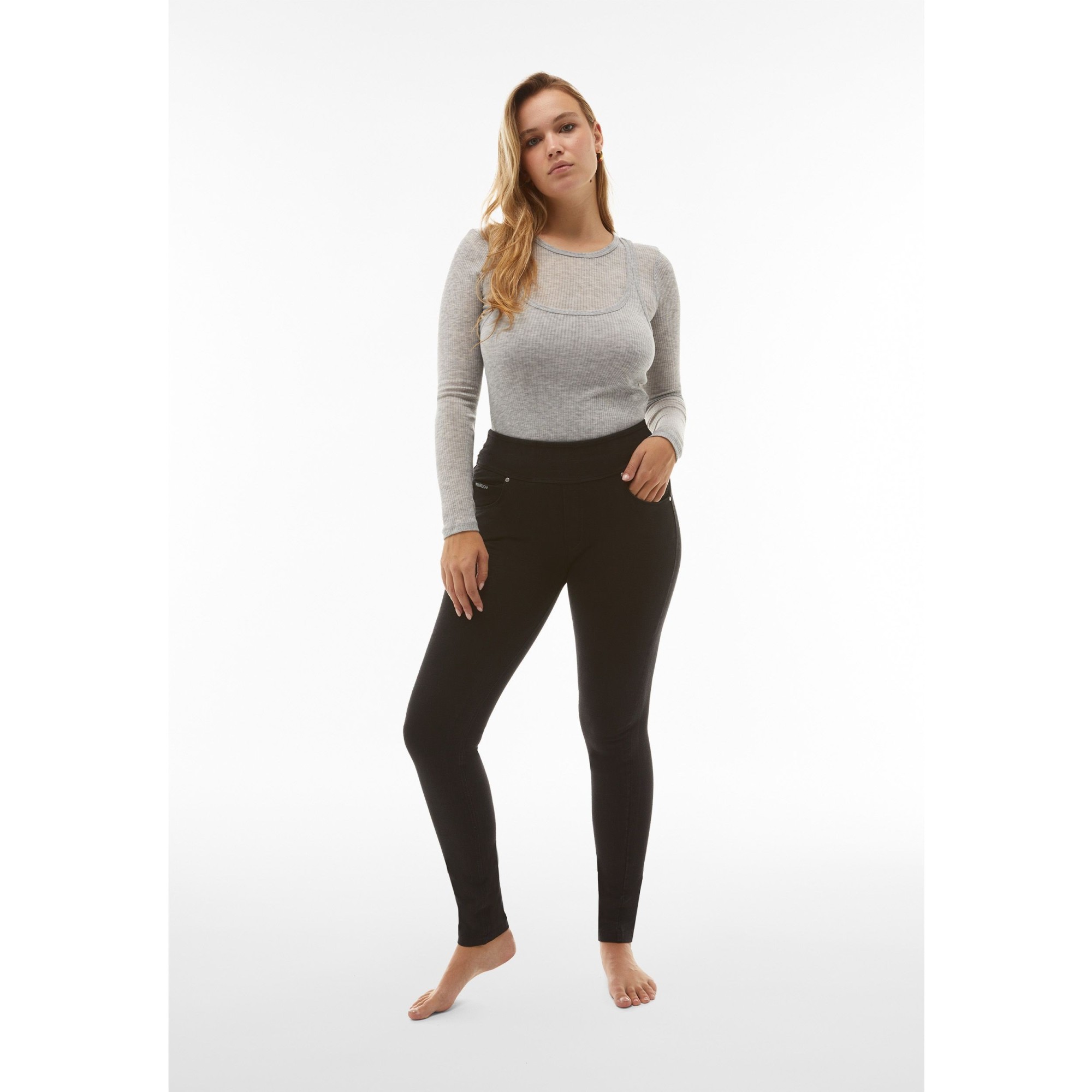 Freddy N.O.W.® Yoga Damen Comfort Jeans - Mid Waist Skinny - Schwarz - Schwarze Nähte - J7N Freddy N.O.W.® Yoga Damen Comfort Jeans - Mid Waist Skinny - Schwarz - Schwarze Nähte - J7N