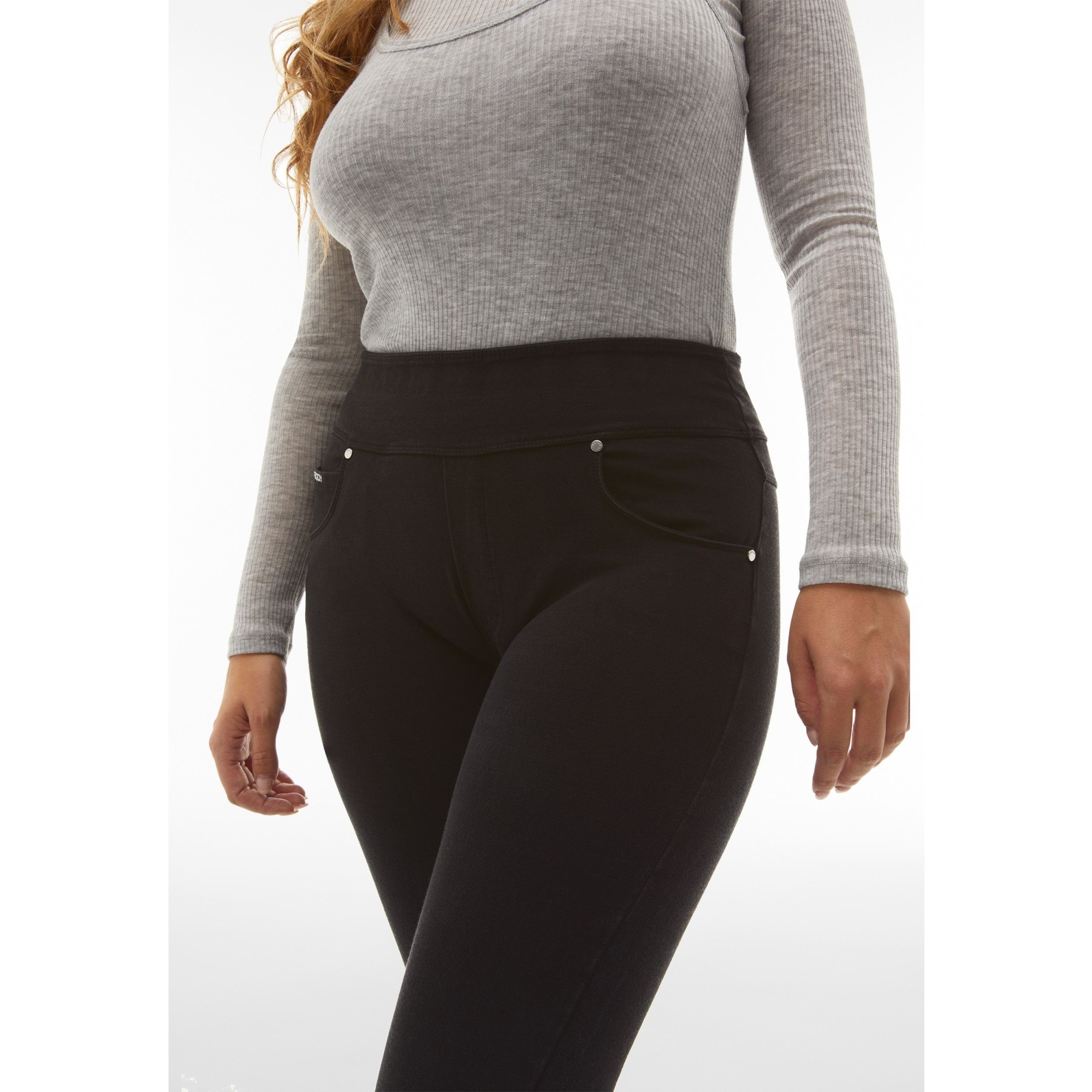 Freddy N.O.W.® Yoga Damen Comfort Jeans - Mid Waist Skinny - Schwarz - Schwarze Nähte - J7N Freddy N.O.W.® Yoga Damen Comfort Jeans - Mid Waist Skinny - Schwarz - Schwarze Nähte - J7N