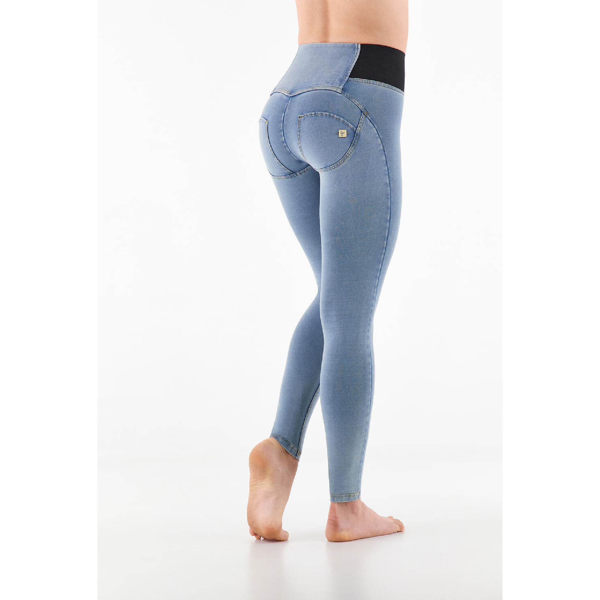 Freddy WR.UP® Damen Push-Up Jeans - High Waist Skinny - mit elastischem Taillenbund - Hellblau - gelbe Nähte - J4Y Freddy WR.UP® Damen Push-Up Jeans - High Waist Skinny - mit elastischem Taillenbund - Hellblau - gelbe Nähte - J4Y