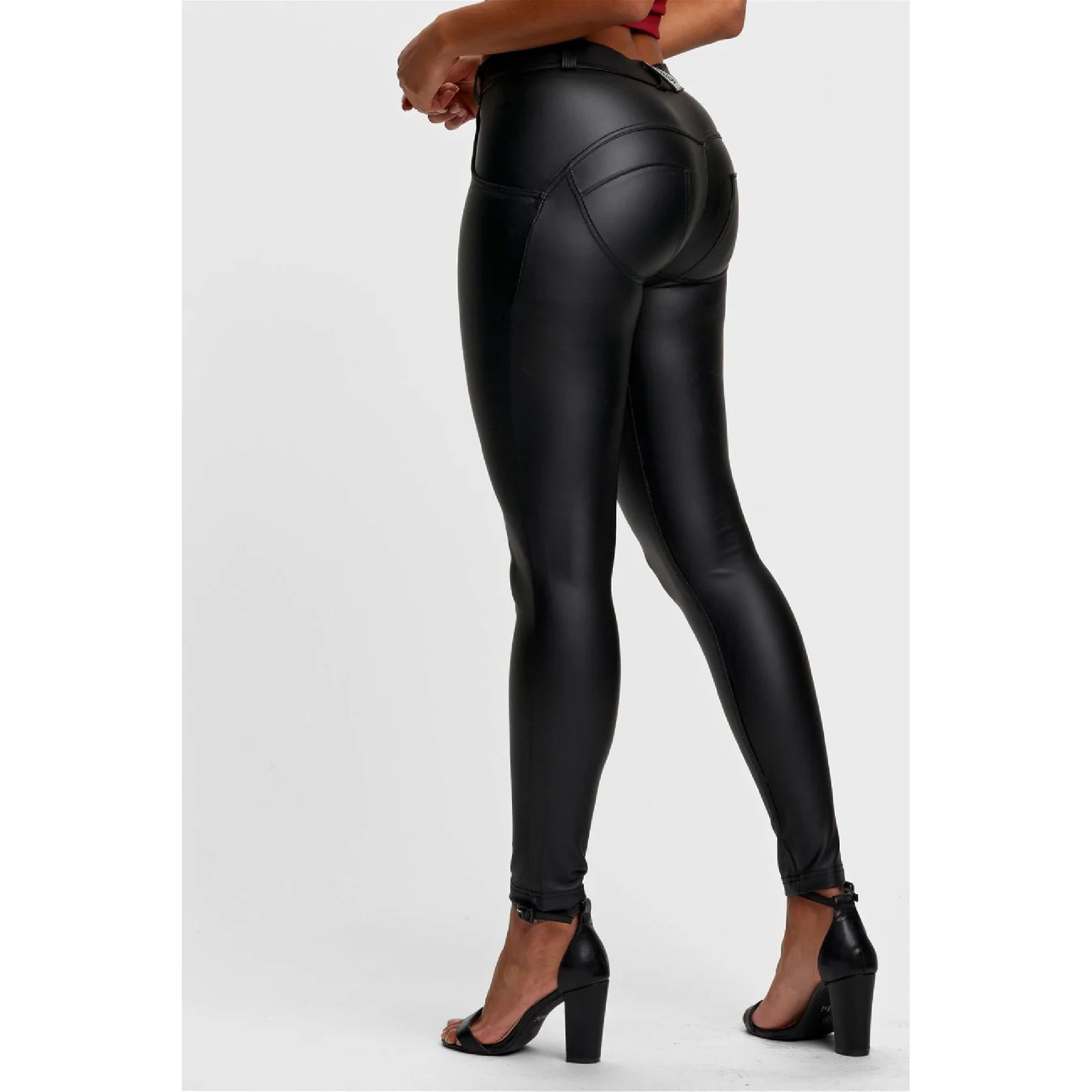 Freddy WR.UP® Vegan Leather Damen Push-Up Lederhose - Regular Waist Super Skinny - Schwarz Freddy WR.UP® Vegan Leather Damen Push-Up Lederhose - Regular Waist Super Skinny - Schwarz