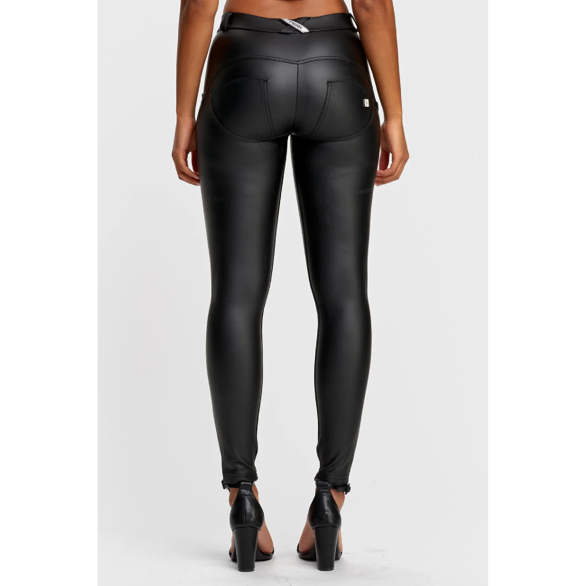 Freddy WR.UP® Vegan Leather Damen Push-Up Lederhose - Regular Waist Super Skinny - Schwarz Freddy WR.UP® Vegan Leather Damen Push-Up Lederhose - Regular Waist Super Skinny - Schwarz