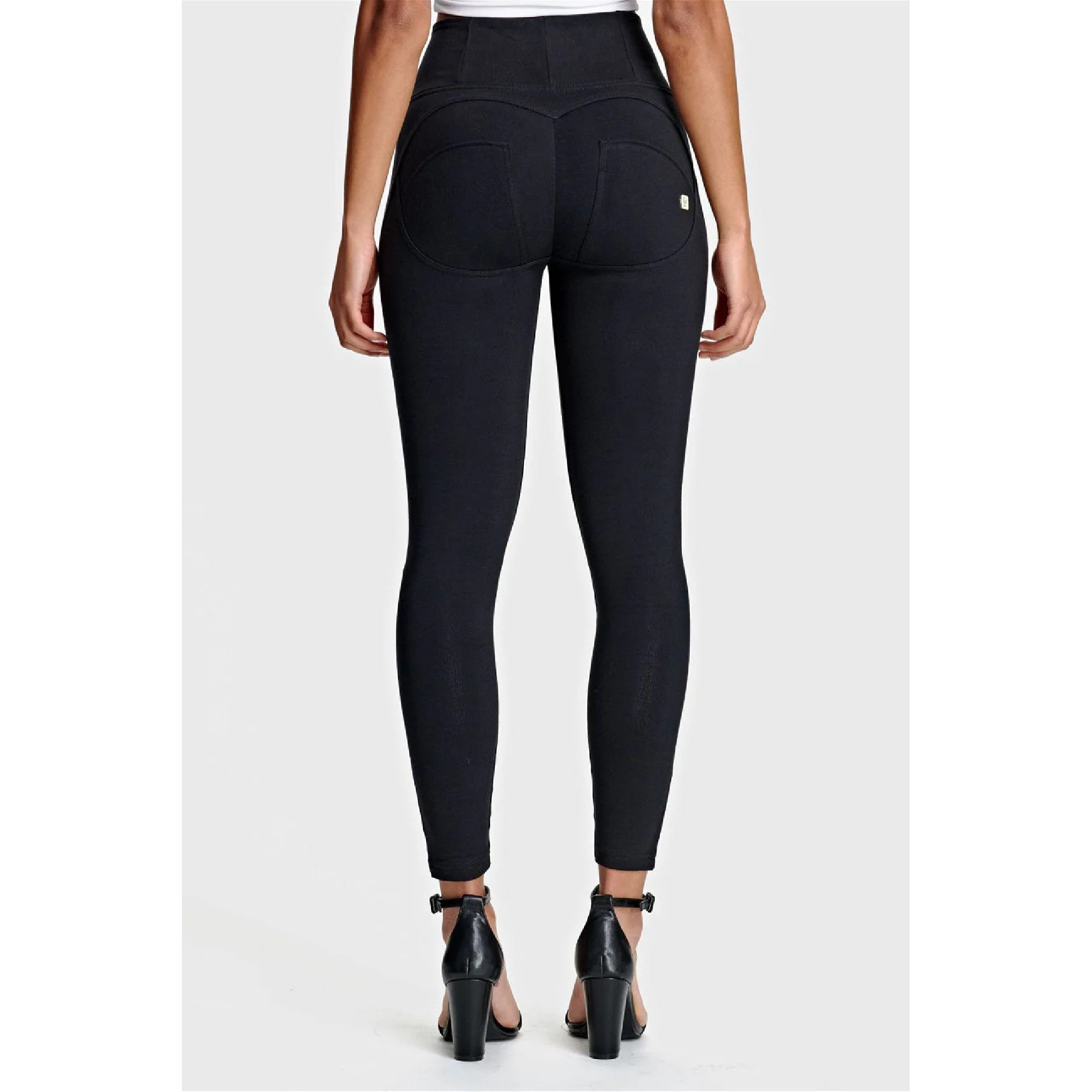 Freddy WR.UP® Damen Push-Up Hose - High Waist Skinny - Schwarz Freddy WR.UP® Damen Push-Up Hose - High Waist Skinny - Schwarz