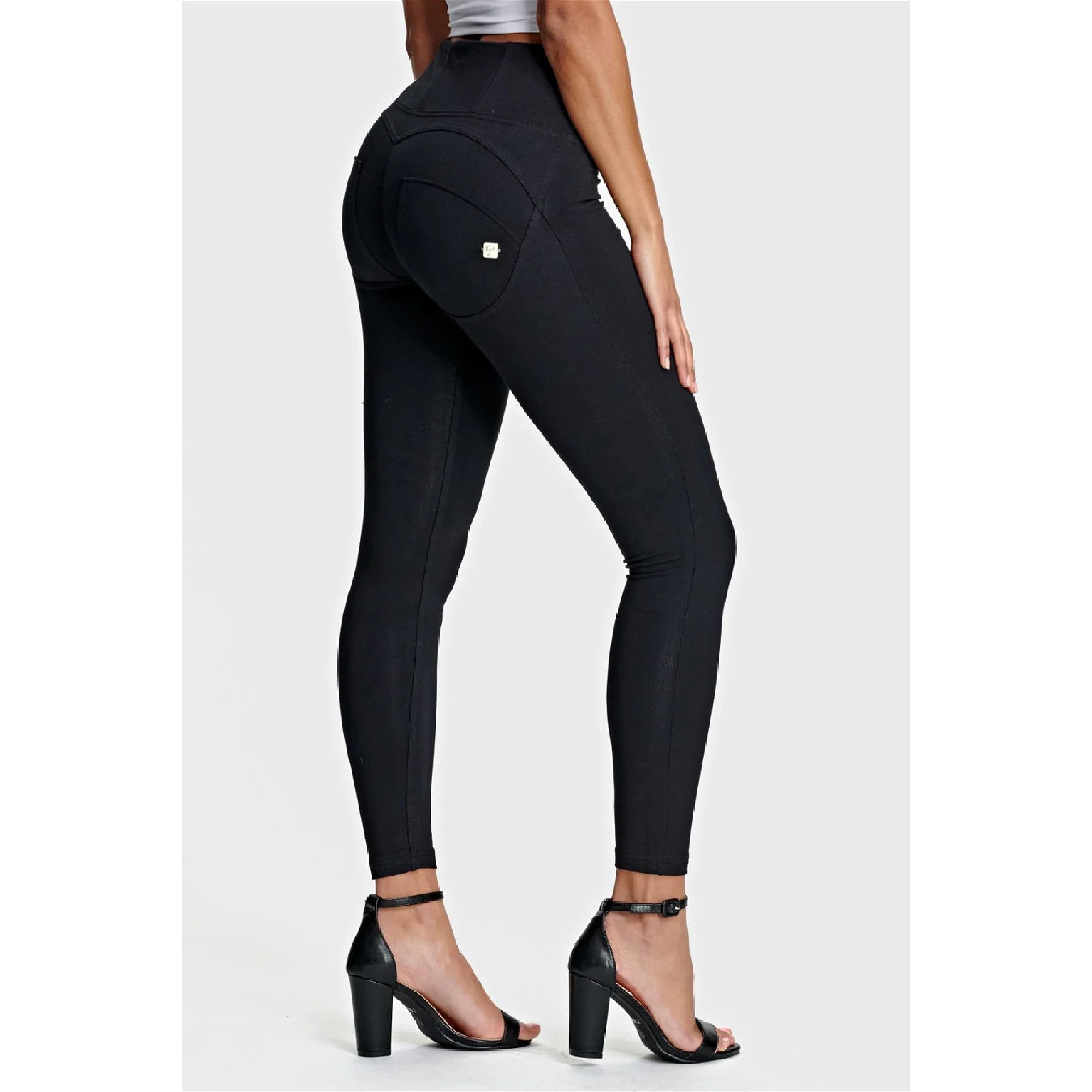Freddy WR.UP® Damen Push-Up Hose - High Waist Skinny - Schwarz Freddy WR.UP® Damen Push-Up Hose - High Waist Skinny - Schwarz