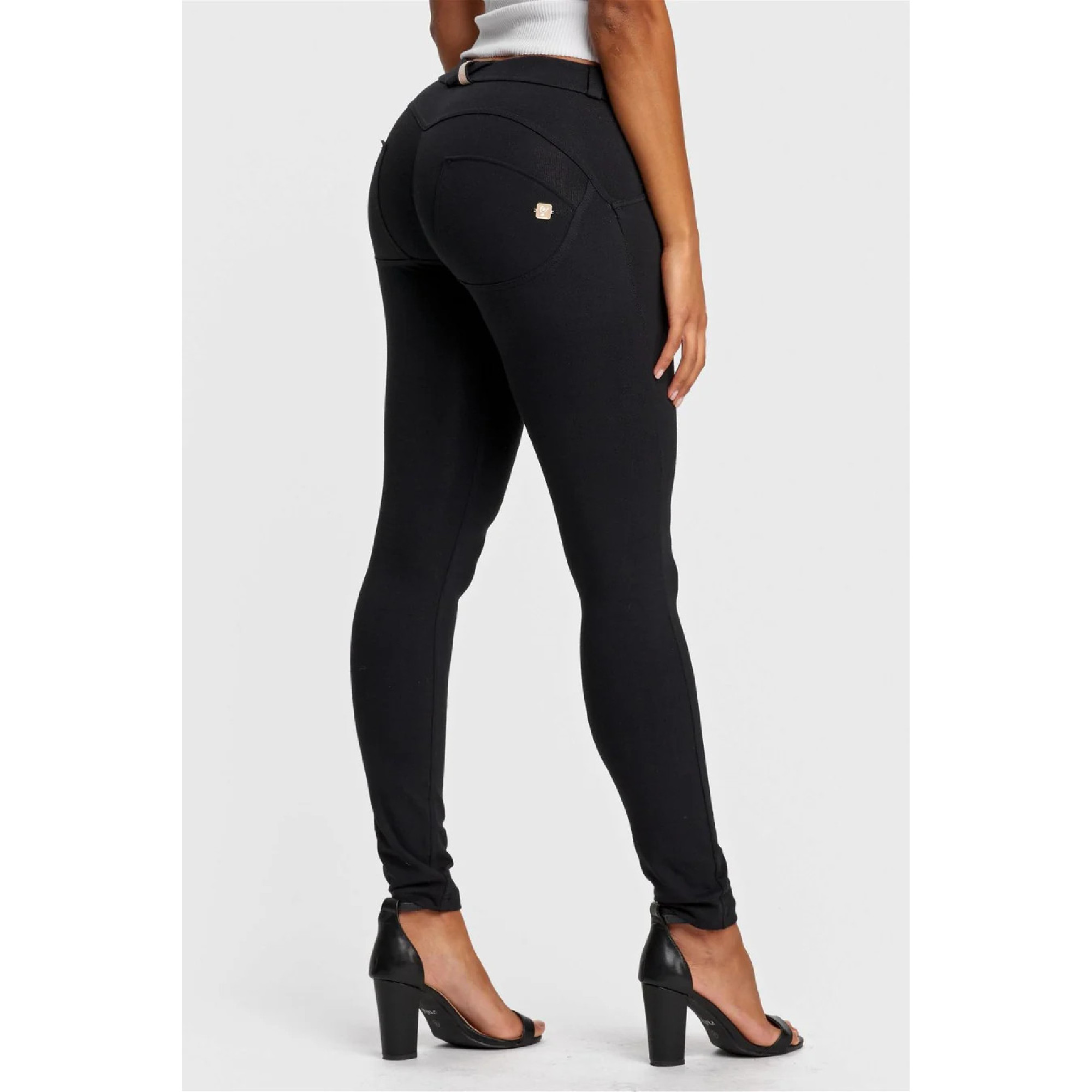 Freddy WR.UP® Damen Push-Up Hose - Regular Waist Skinny -Schwarz Freddy WR.UP® Damen Push-Up Hose - Regular Waist Skinny -Schwarz