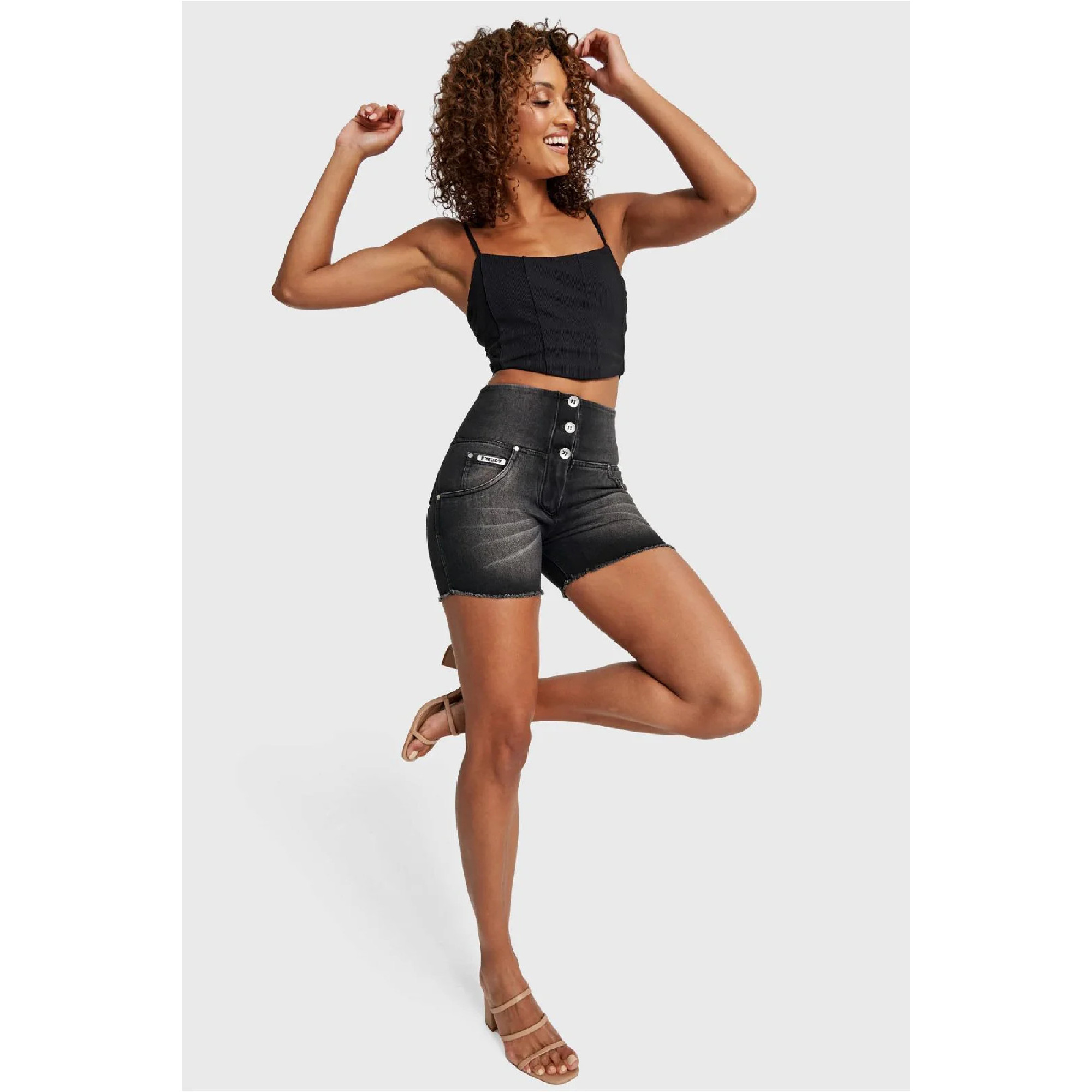 WR.UP® Snug Shorts - High Waist - J7N - Black Denim - Black Seams WR.UP® Snug Shorts - High Waist - J7N - Black Denim - Black Seams