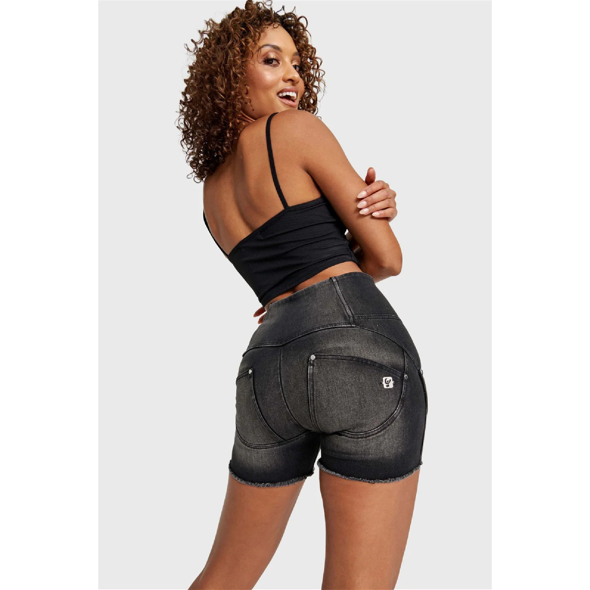 WR.UP® Snug Shorts - High Waist - J7N - Black Denim - Black Seams WR.UP® Snug Shorts - High Waist - J7N - Black Denim - Black Seams