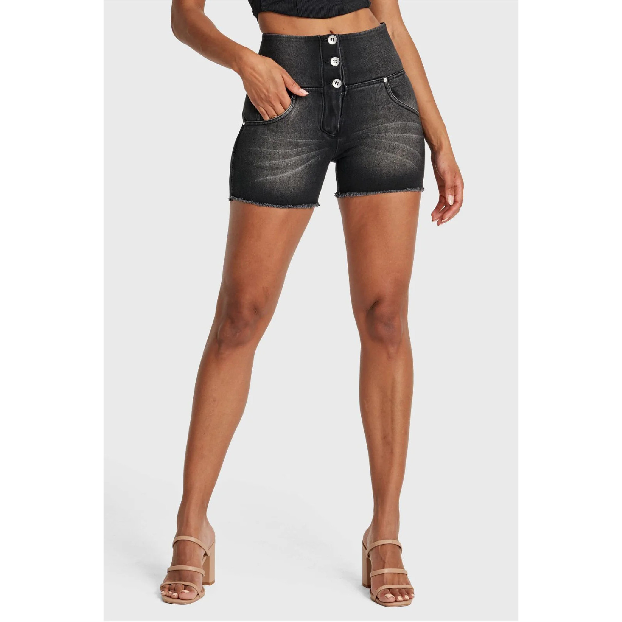 WR.UP® Snug Shorts - High Waist - J7N - Black Denim - Black Seams WR.UP® Snug Shorts - High Waist - J7N - Black Denim - Black Seams