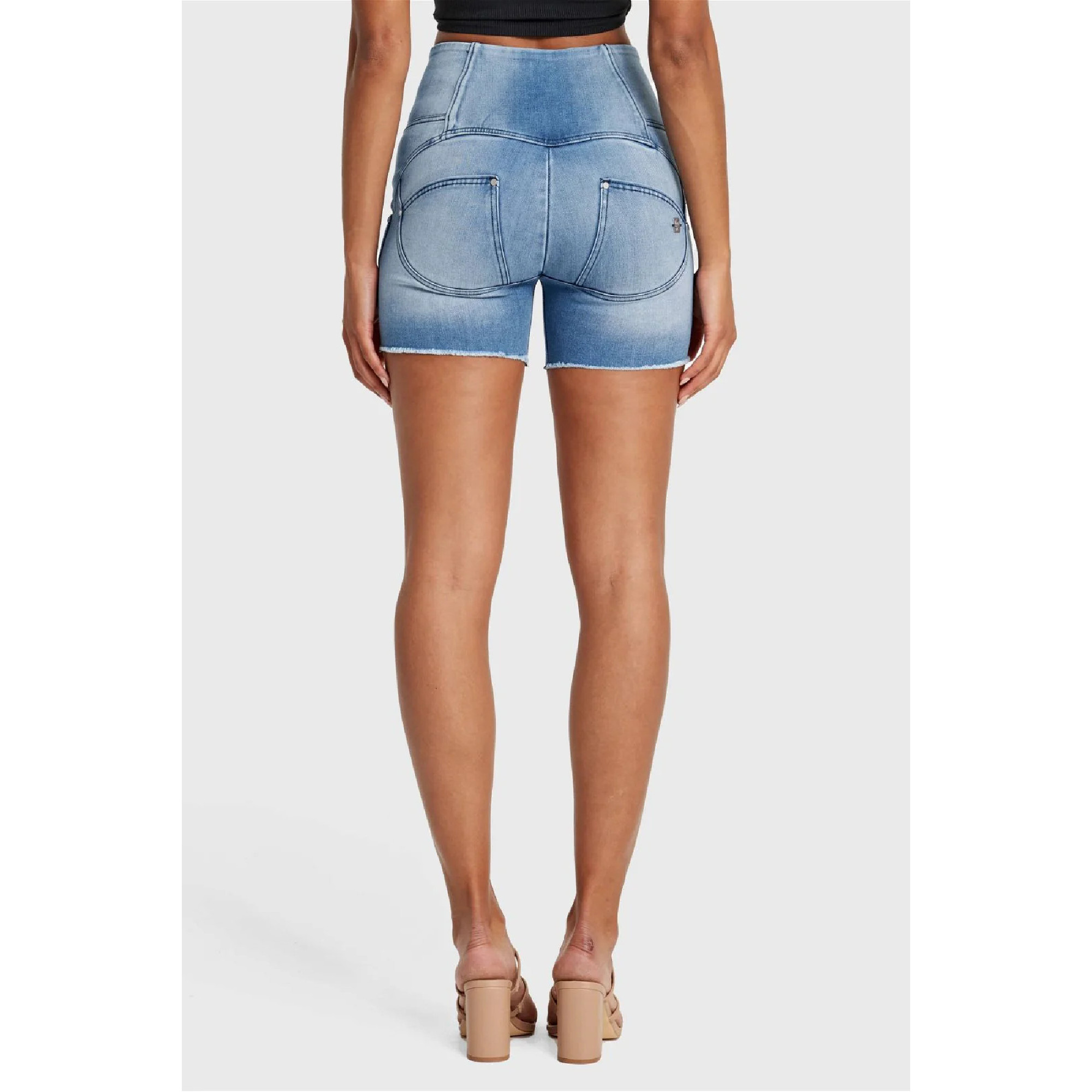 WR.UP® Snug Shorts - High Waist - J4B - Blue Denim - Blue Seams WR.UP® Snug Shorts - High Waist - J4B - Blue Denim - Blue Seams